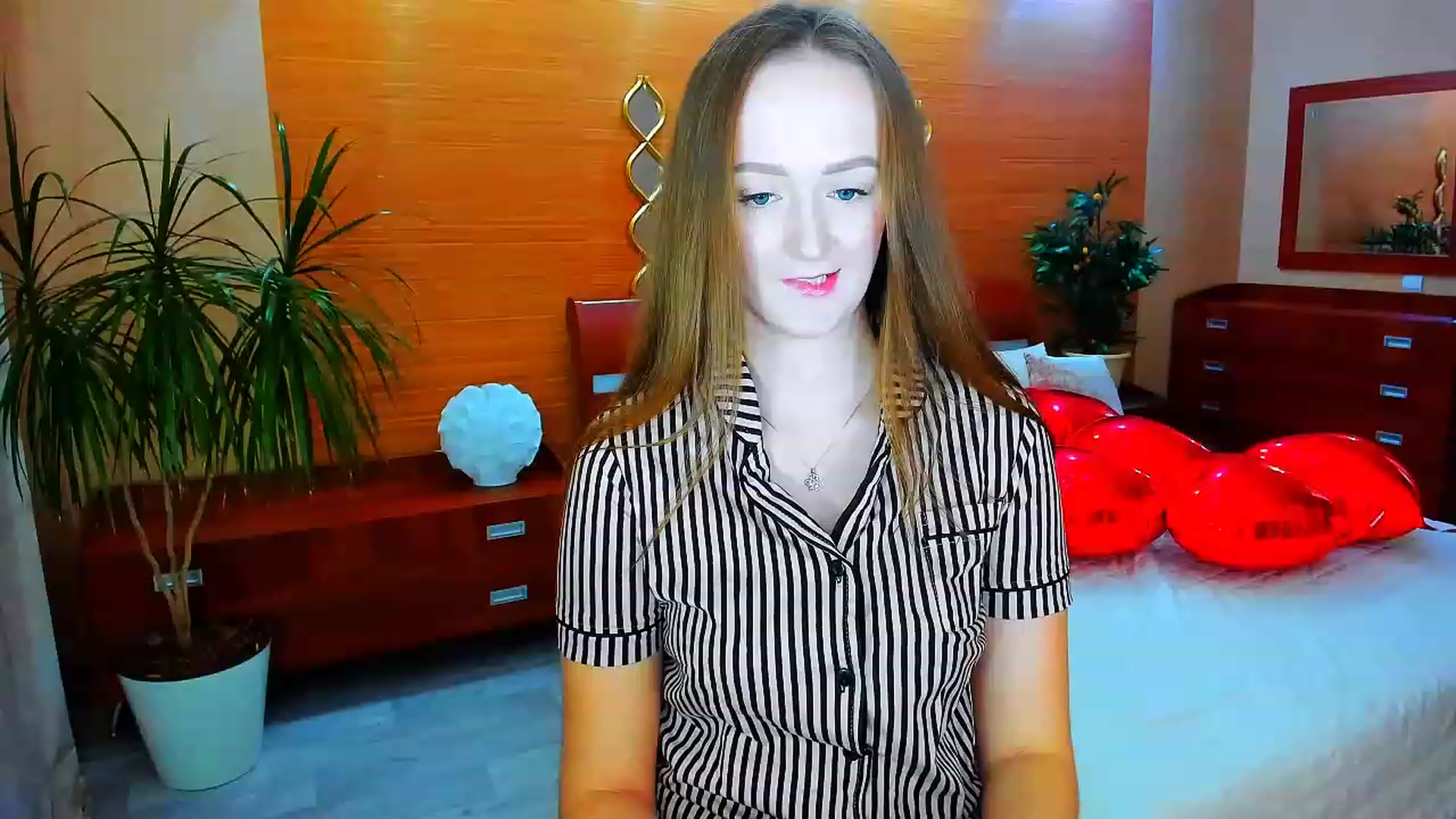 Gallery image thumbnail from TellMe_Yes's myfreecams stream on, 04/24/2023, 01:01 image 13 of 20