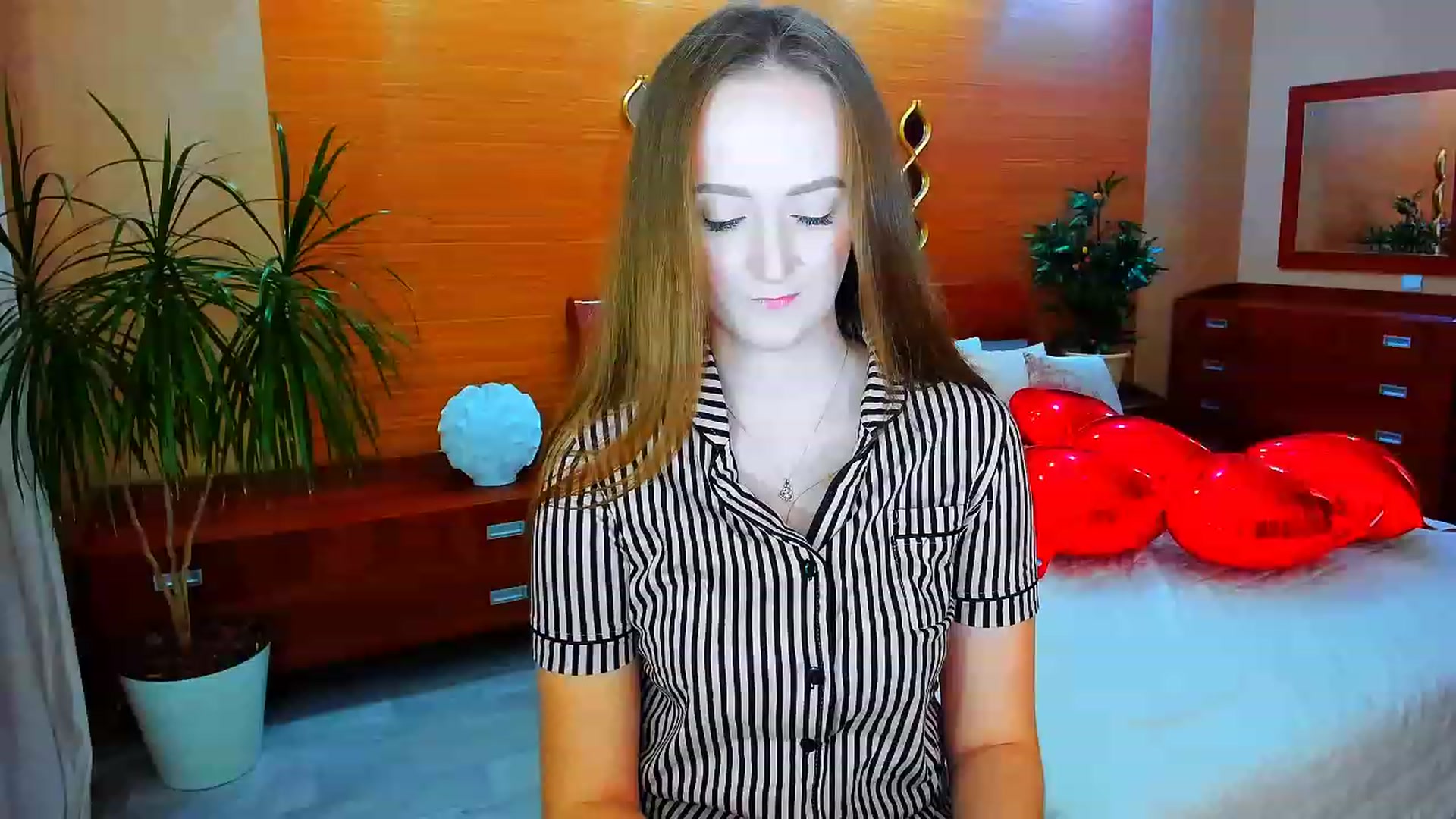 Gallery image thumbnail from TellMe_Yes's myfreecams stream on, 04/24/2023, 01:01 image 3 of 20