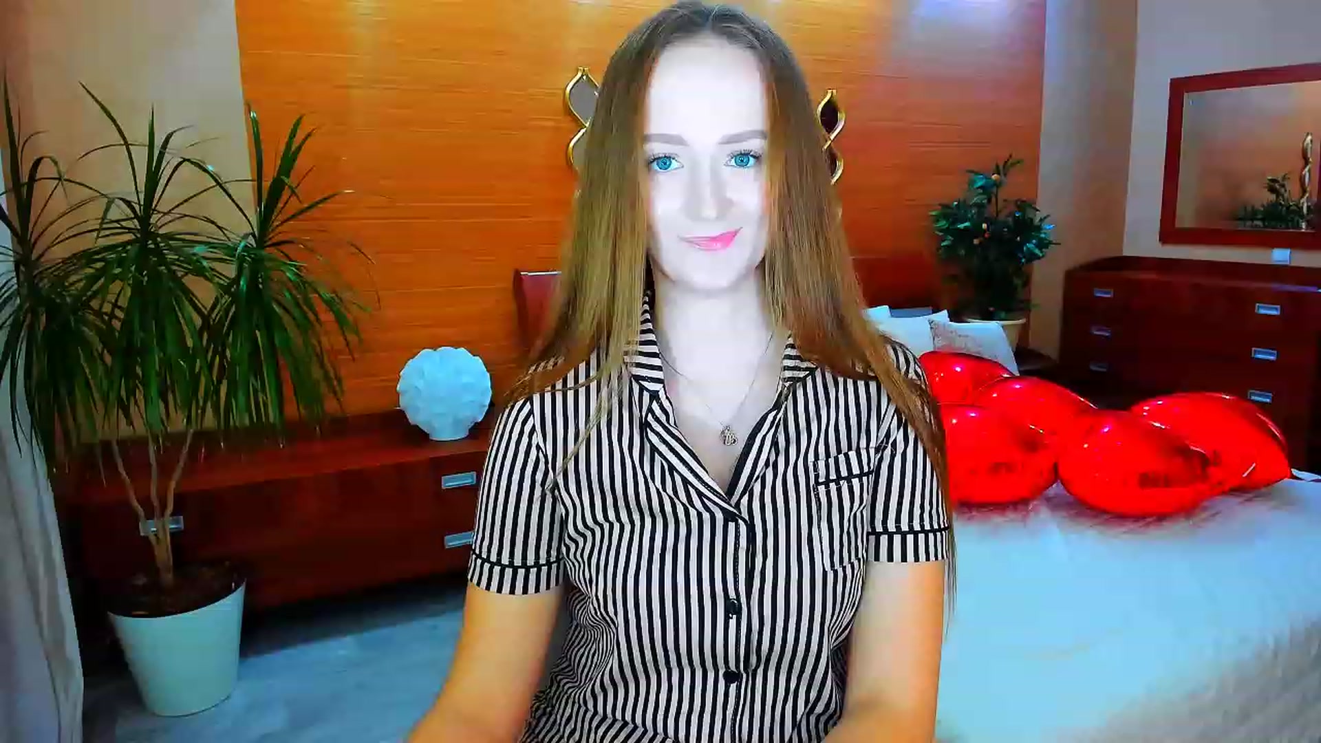 Gallery image thumbnail from TellMe_Yes's myfreecams stream on, 04/24/2023, 01:01 image 6 of 20