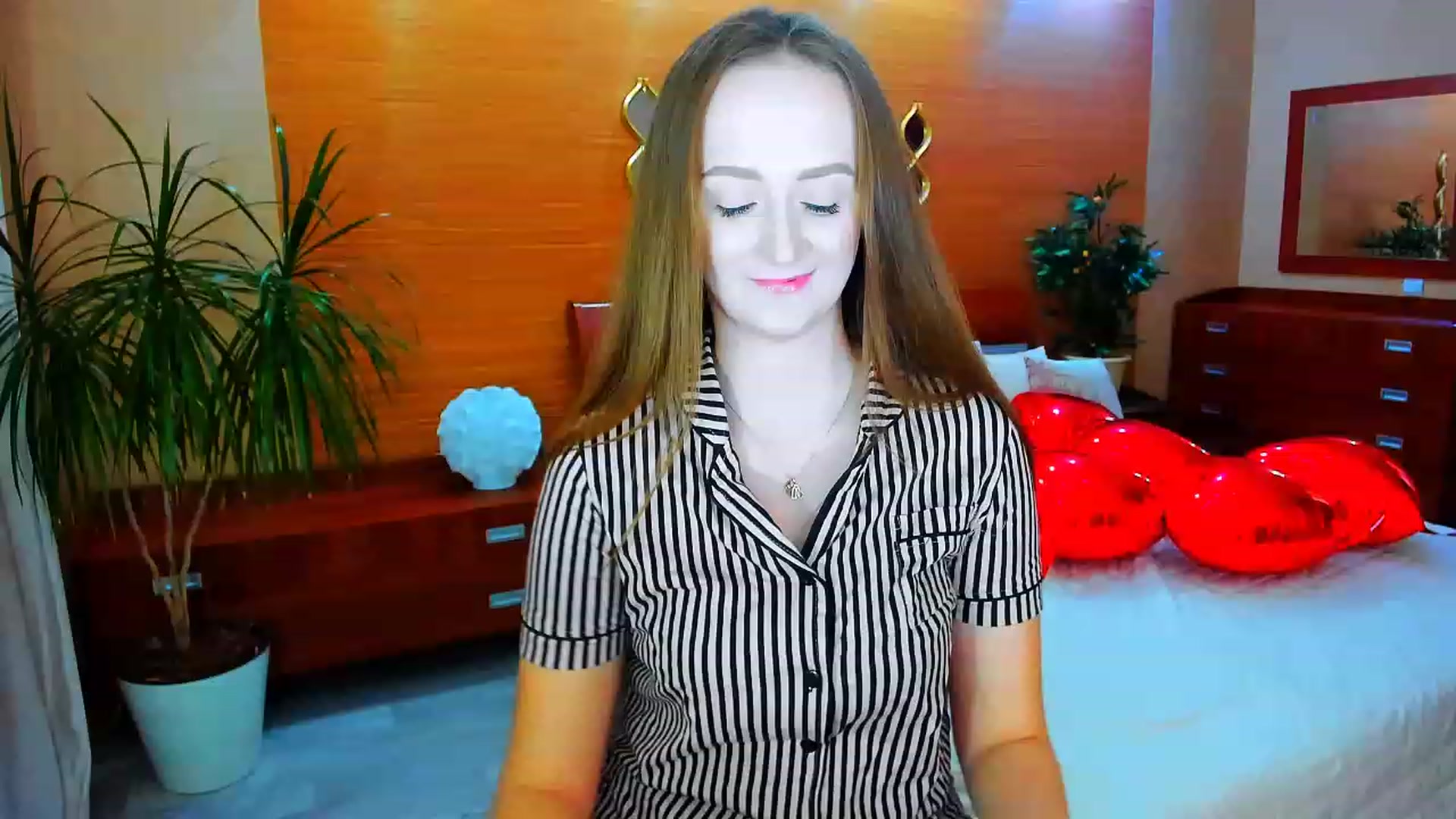 Gallery image thumbnail from TellMe_Yes's myfreecams stream on, 04/24/2023, 01:01 image 7 of 20