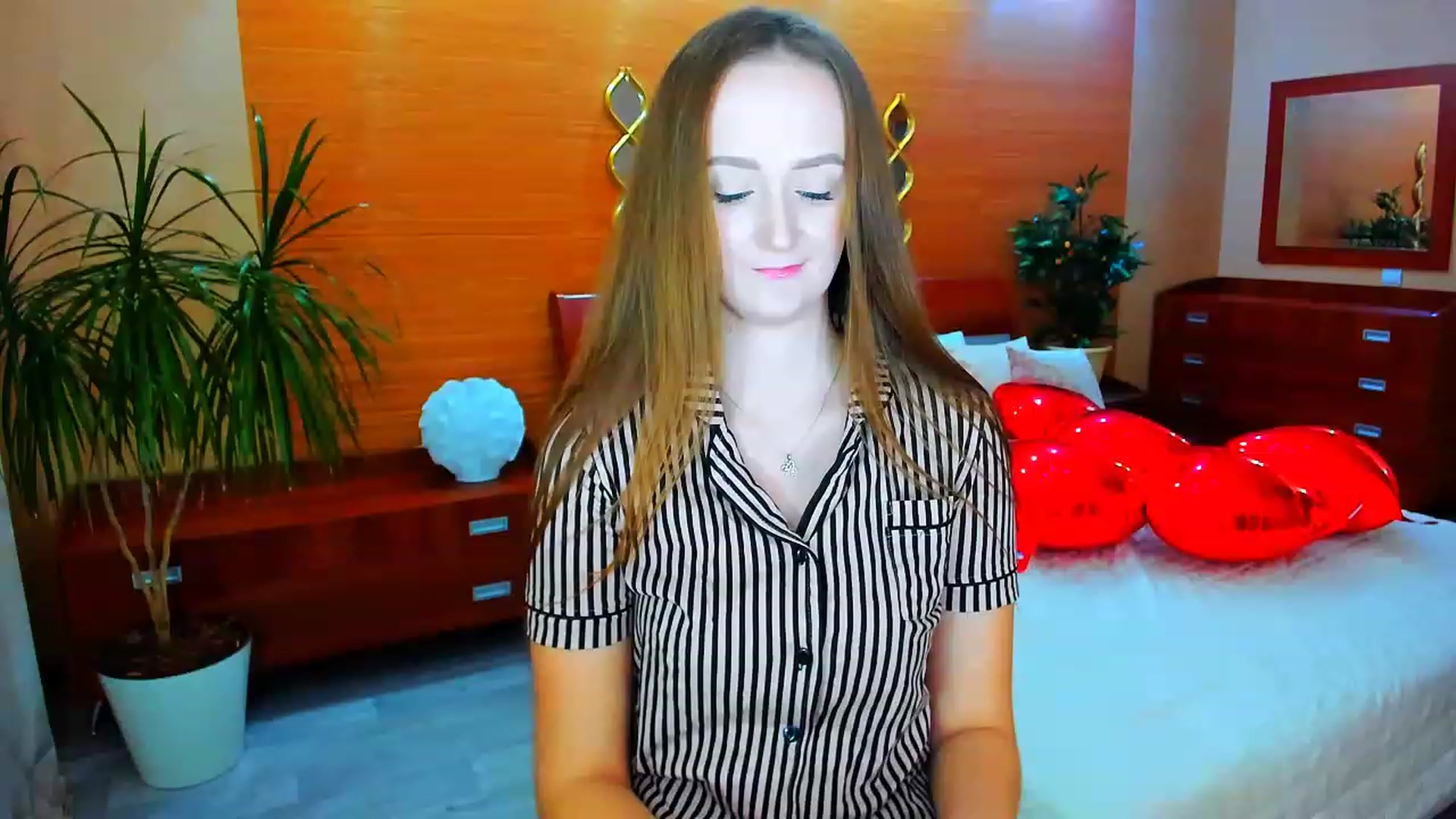 Gallery image thumbnail from TellMe_Yes's myfreecams stream on, 04/24/2023, 01:35 image 13 of 20