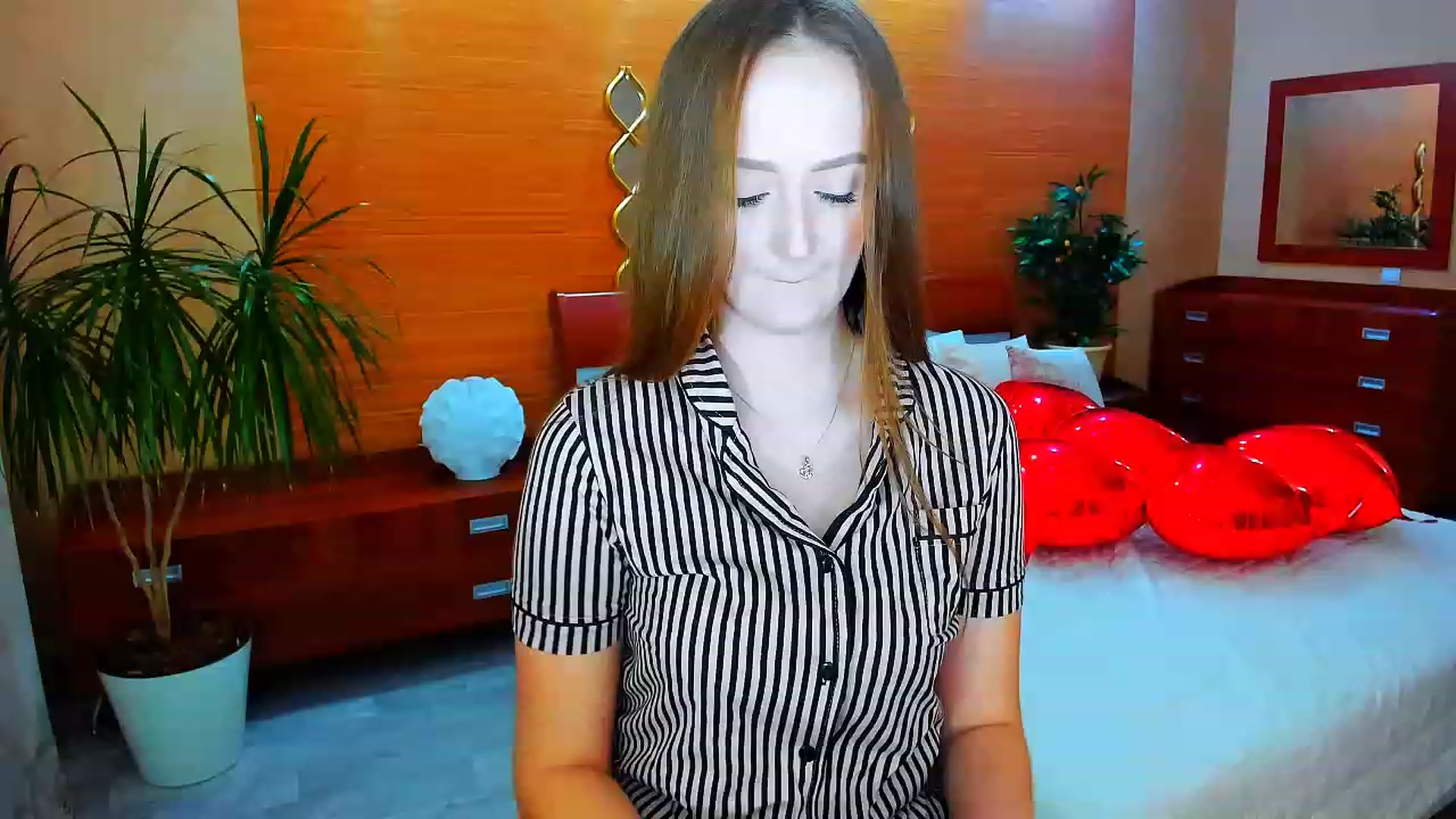 Gallery image thumbnail from TellMe_Yes's myfreecams stream on, 04/24/2023, 01:35 image 12 of 20