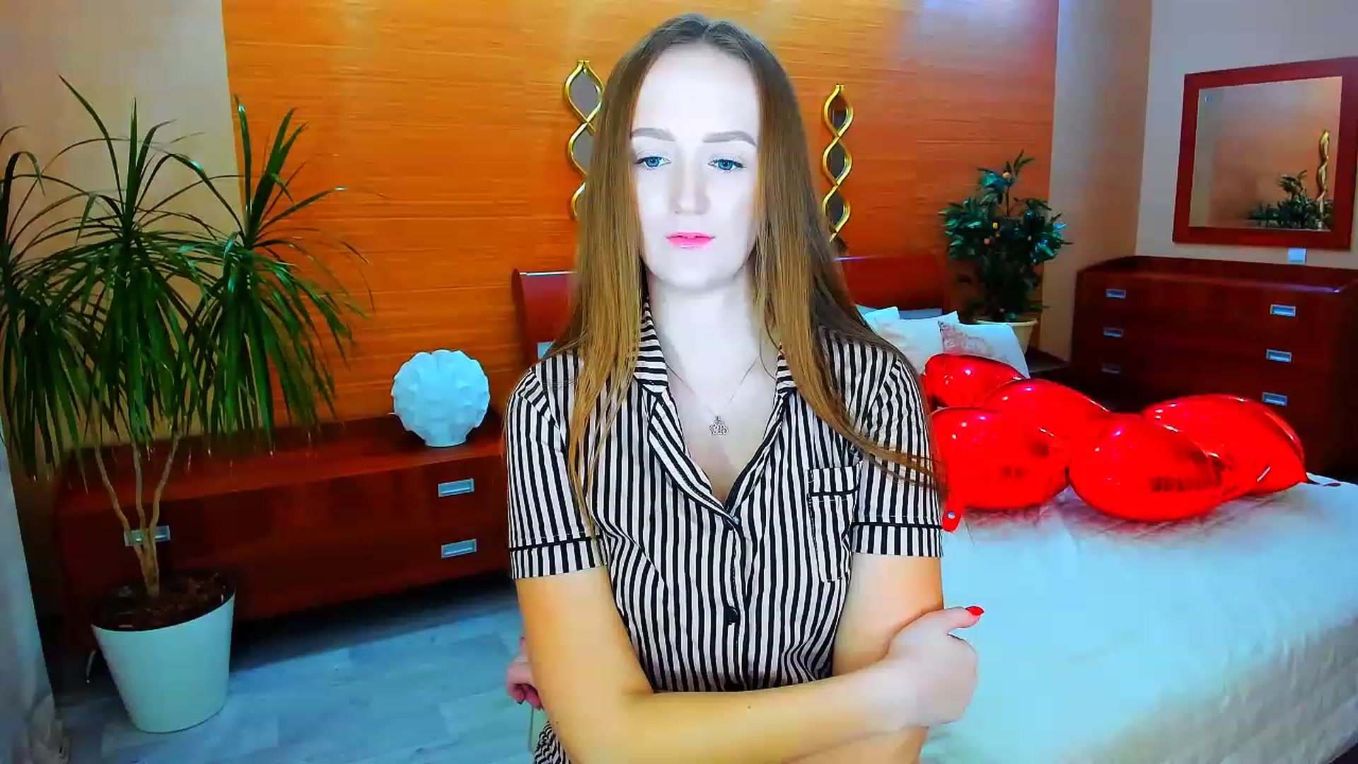 Gallery image thumbnail from TellMe_Yes's myfreecams stream on, 04/24/2023, 01:35 image 17 of 20