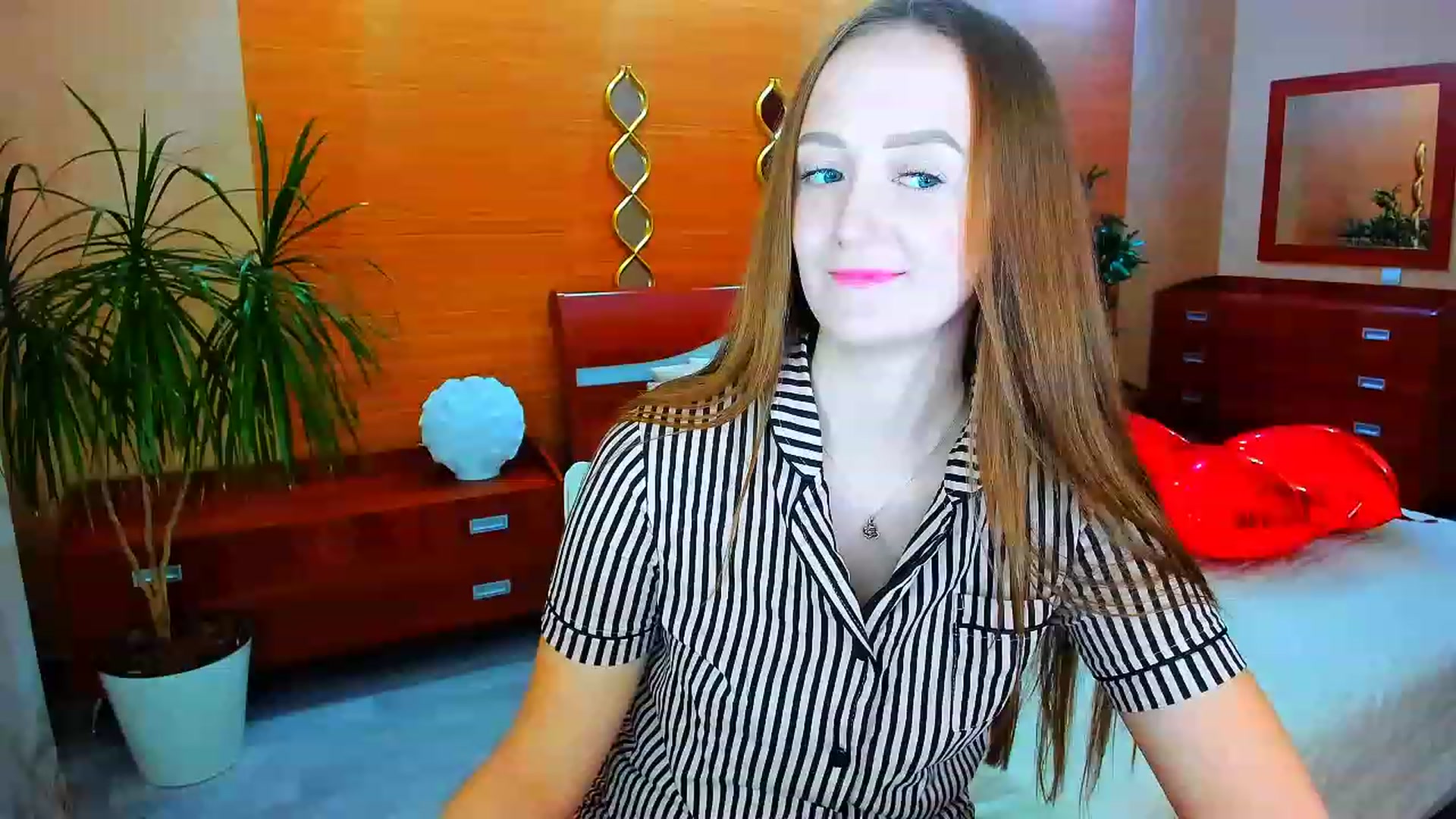 Gallery image thumbnail from TellMe_Yes's myfreecams stream on, 04/24/2023, 01:35 image 14 of 20
