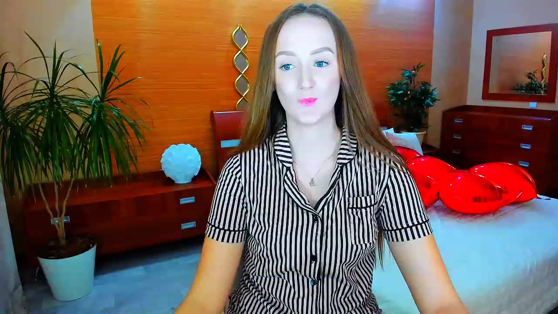 Gallery image thumbnail from TellMe_Yes's myfreecams stream on, 04/24/2023, 01:35 image 2 of 20