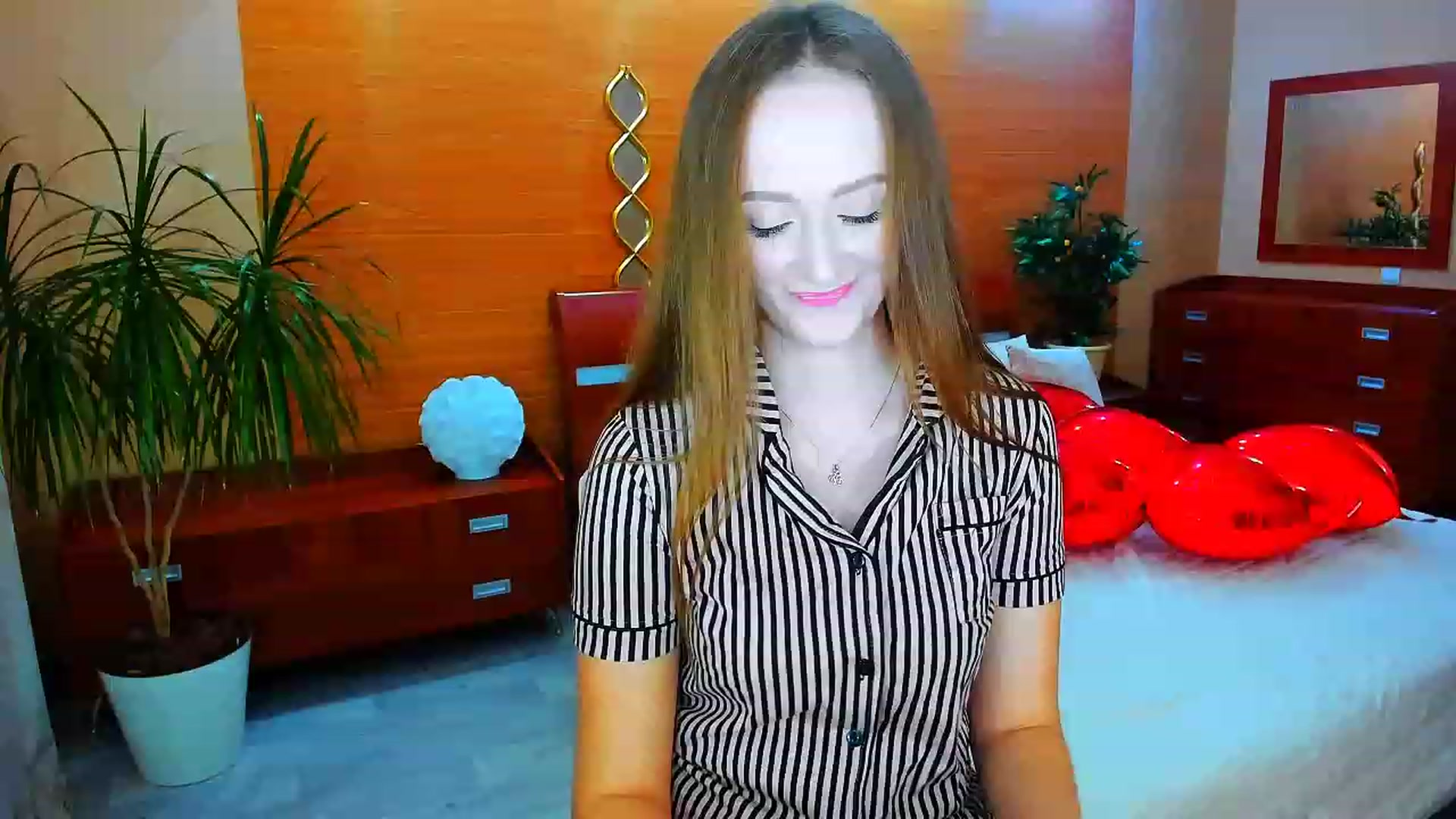 Gallery image thumbnail from TellMe_Yes's myfreecams stream on, 04/24/2023, 01:35 image 9 of 20