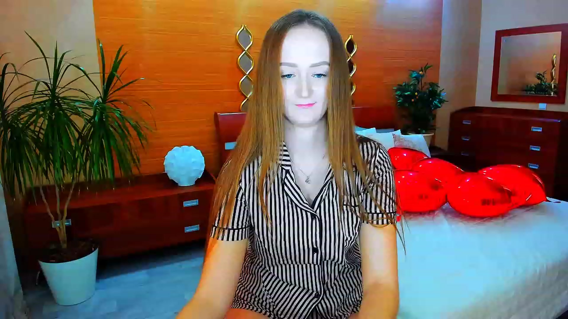 Gallery image thumbnail from TellMe_Yes's myfreecams stream on, 04/24/2023, 02:08 image 17 of 20