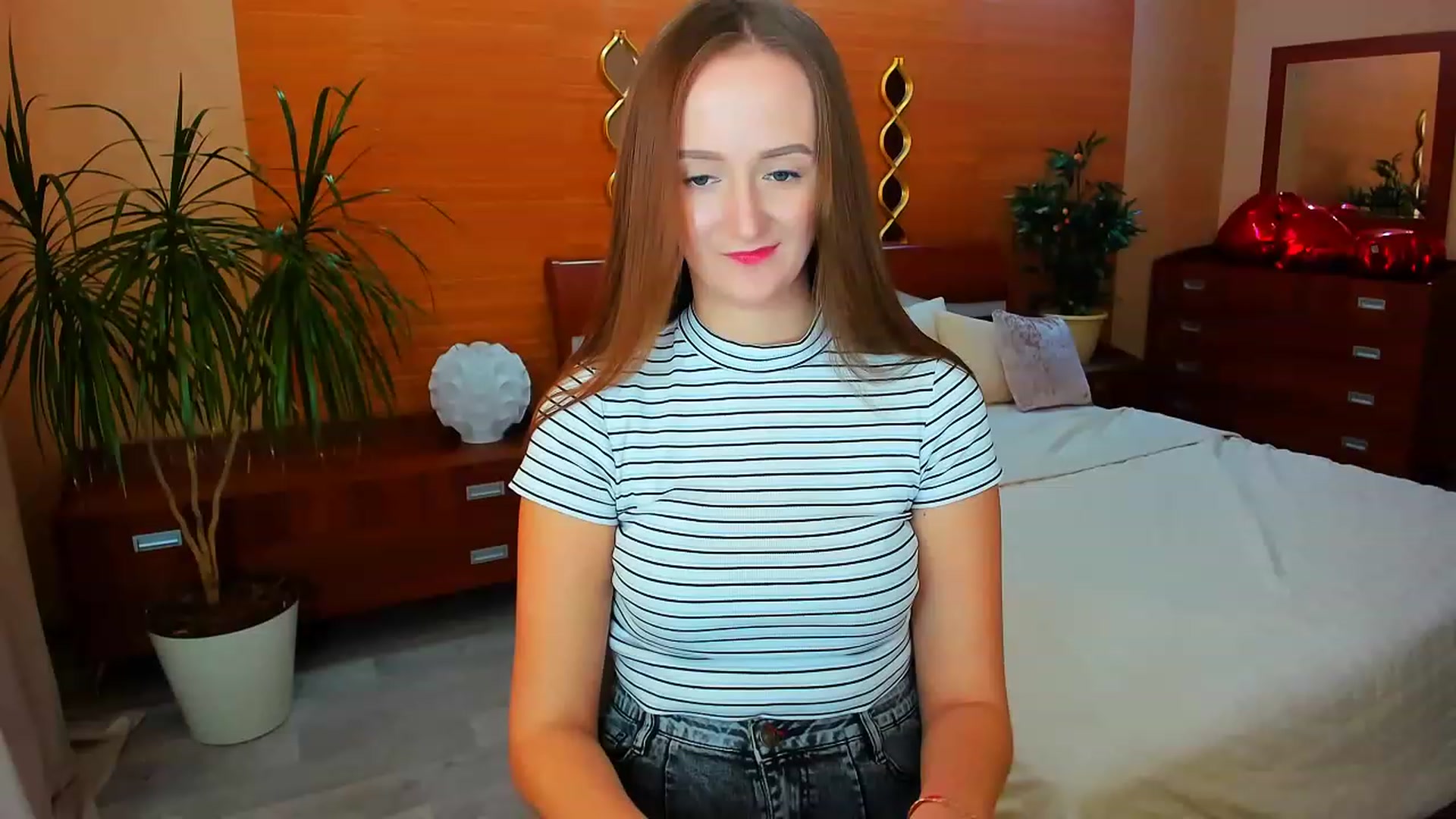 Gallery image thumbnail from TellMe_Yes's myfreecams stream on, 05/03/2023, 12:40 image 14 of 20