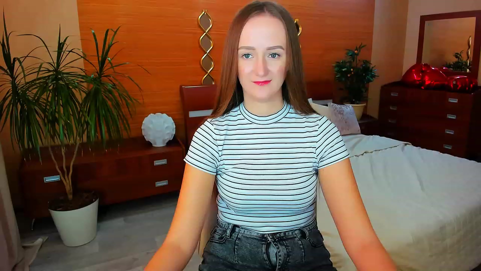 Gallery image thumbnail from TellMe_Yes's myfreecams stream on, 05/03/2023, 12:40 image 4 of 20