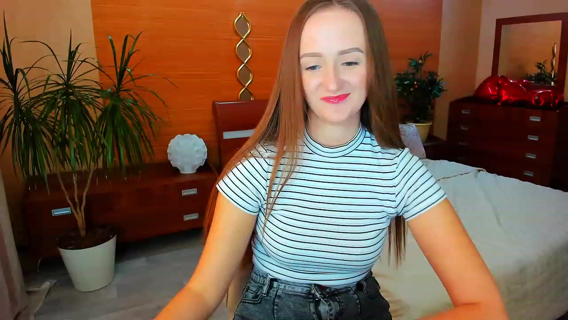 Gallery image thumbnail from TellMe_Yes's myfreecams stream on, 05/03/2023, 12:40 image 2 of 20