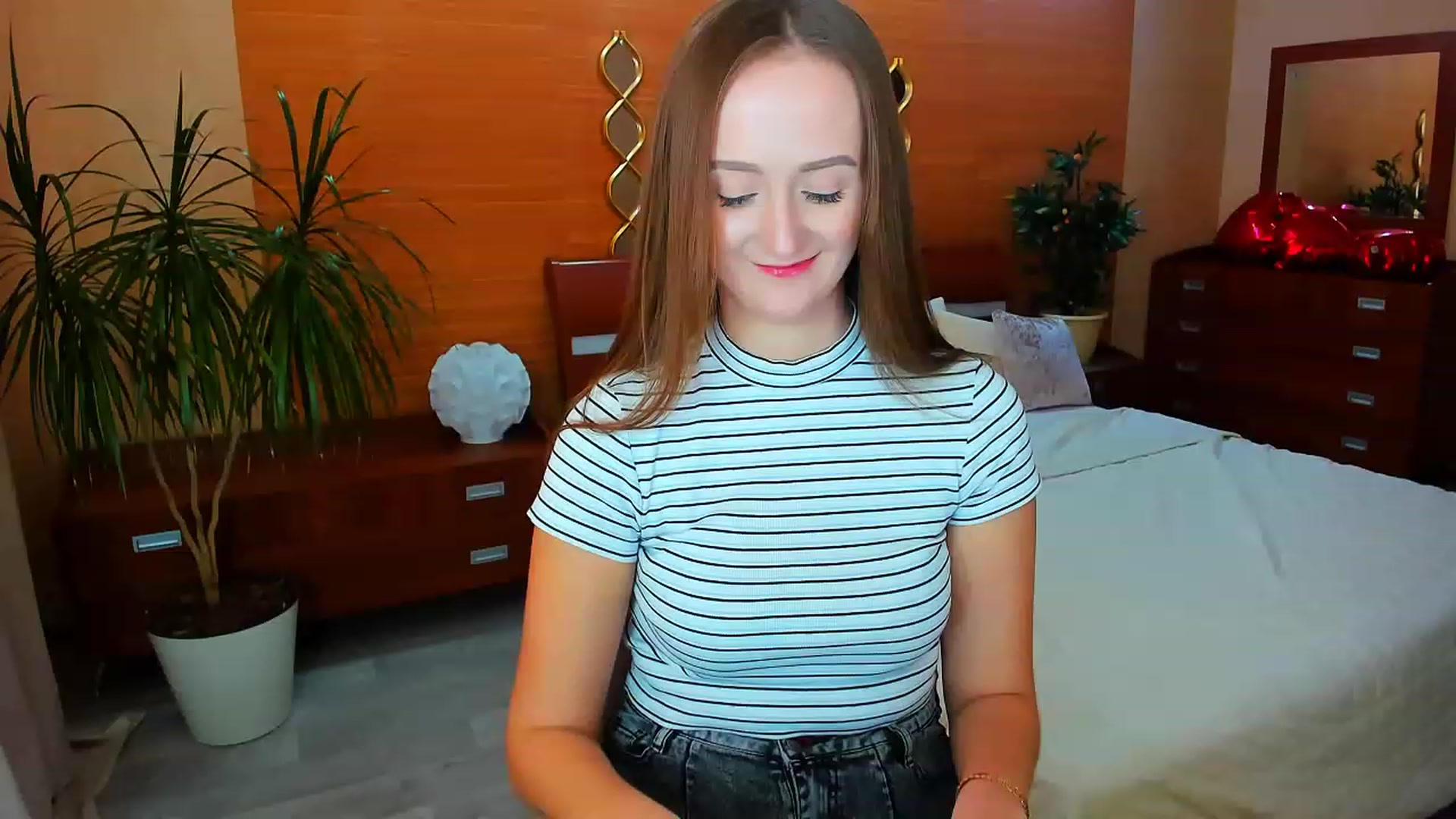 Gallery image thumbnail from TellMe_Yes's myfreecams stream on, 05/03/2023, 12:40 image 18 of 20