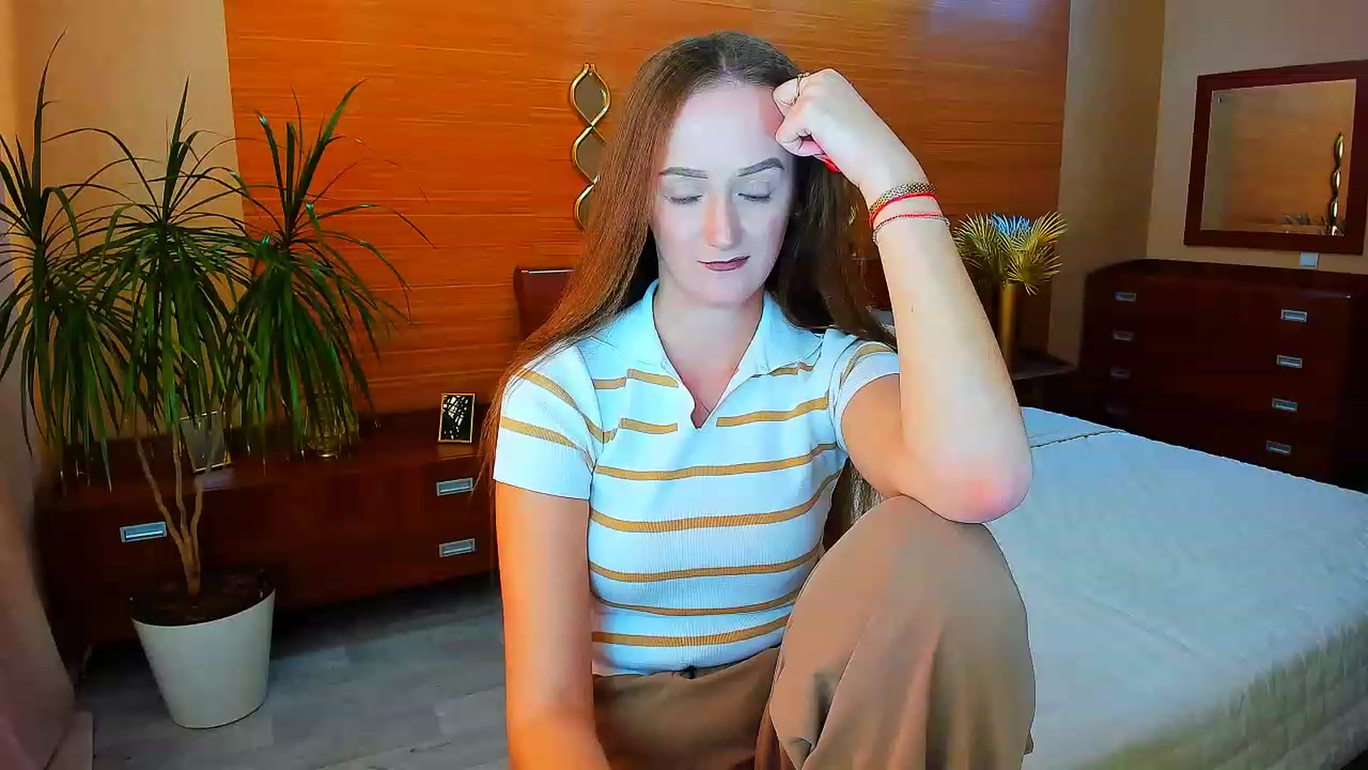 Gallery image thumbnail from TellMe_Yes's myfreecams stream on, 05/11/2023, 07:41 image 6 of 20
