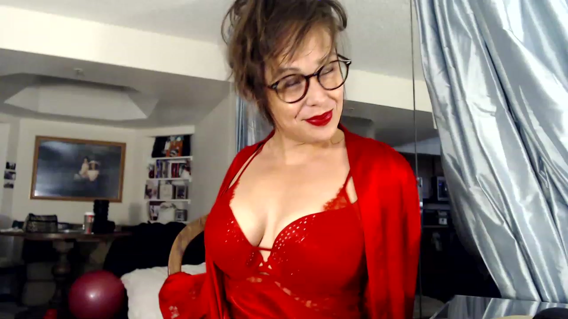 Gallery image thumbnail from TemptinDesire's myfreecams stream on, 12/25/2022, 15:33 image 6 of 20