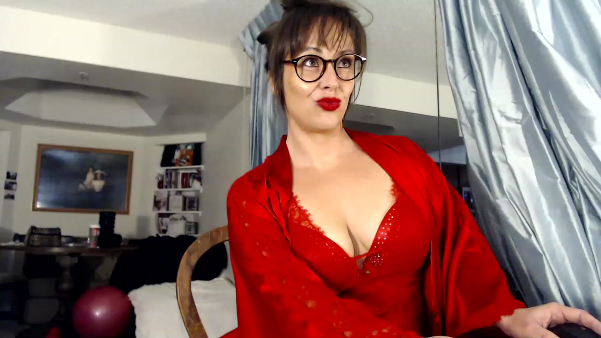 Gallery image thumbnail from TemptinDesire's myfreecams stream on, 12/25/2022, 15:33 image 14 of 20