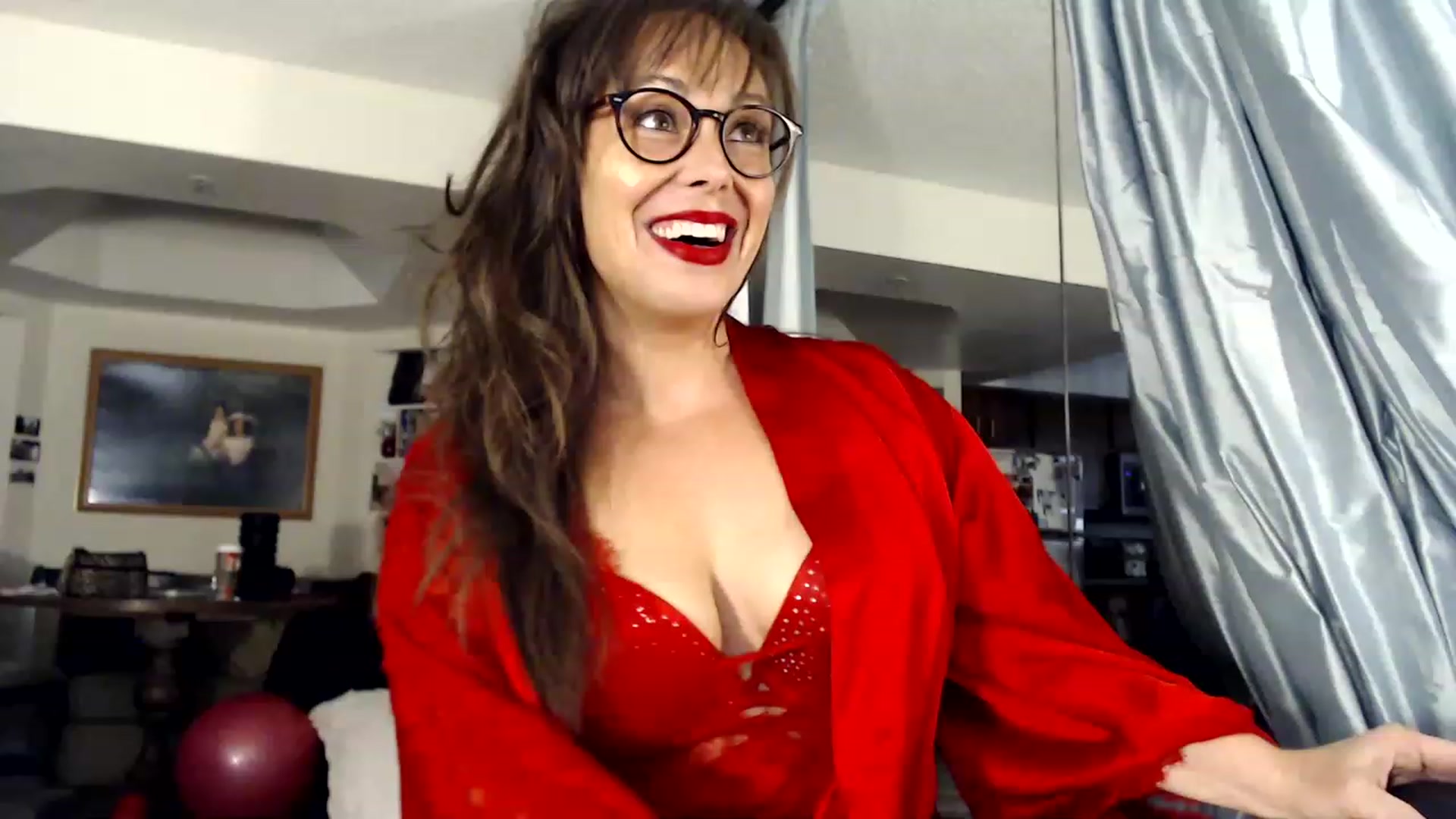 Gallery image thumbnail from TemptinDesire's myfreecams stream on, 12/25/2022, 15:33 image 1 of 20