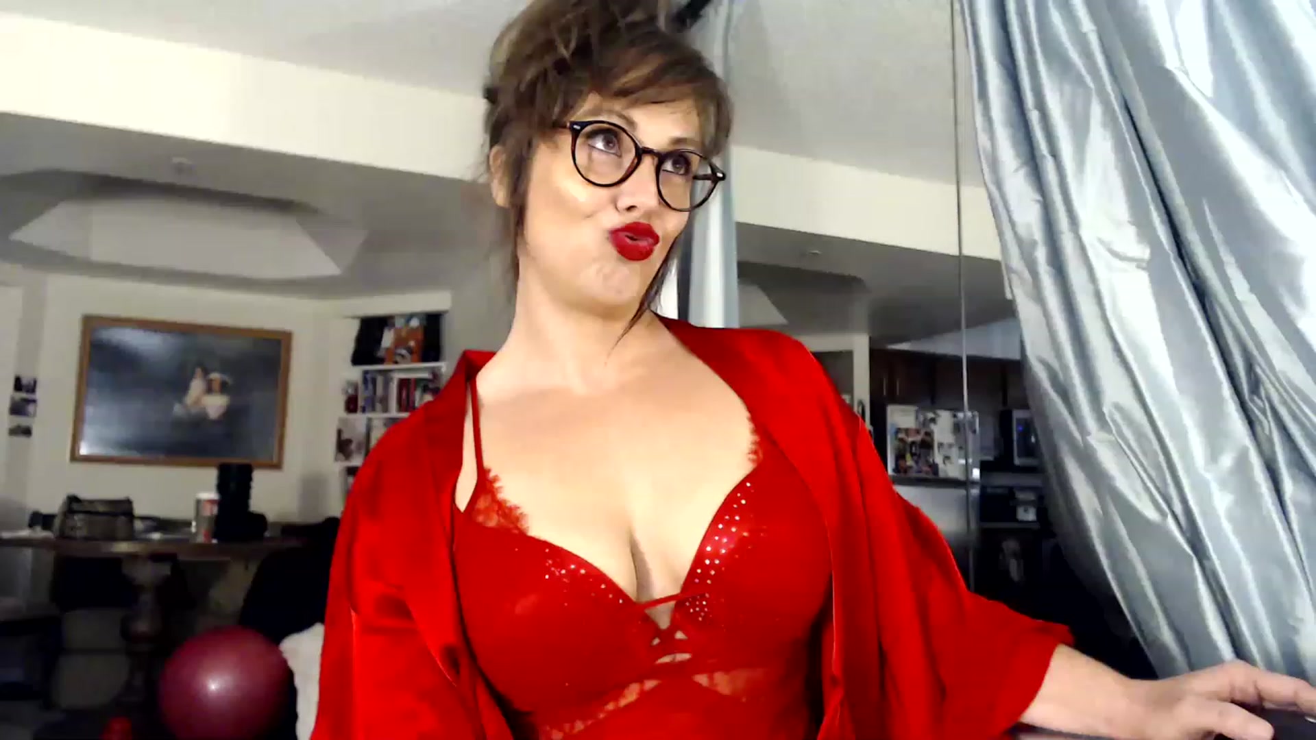 Gallery image thumbnail from TemptinDesire's myfreecams stream on, 12/25/2022, 15:33 image 8 of 20