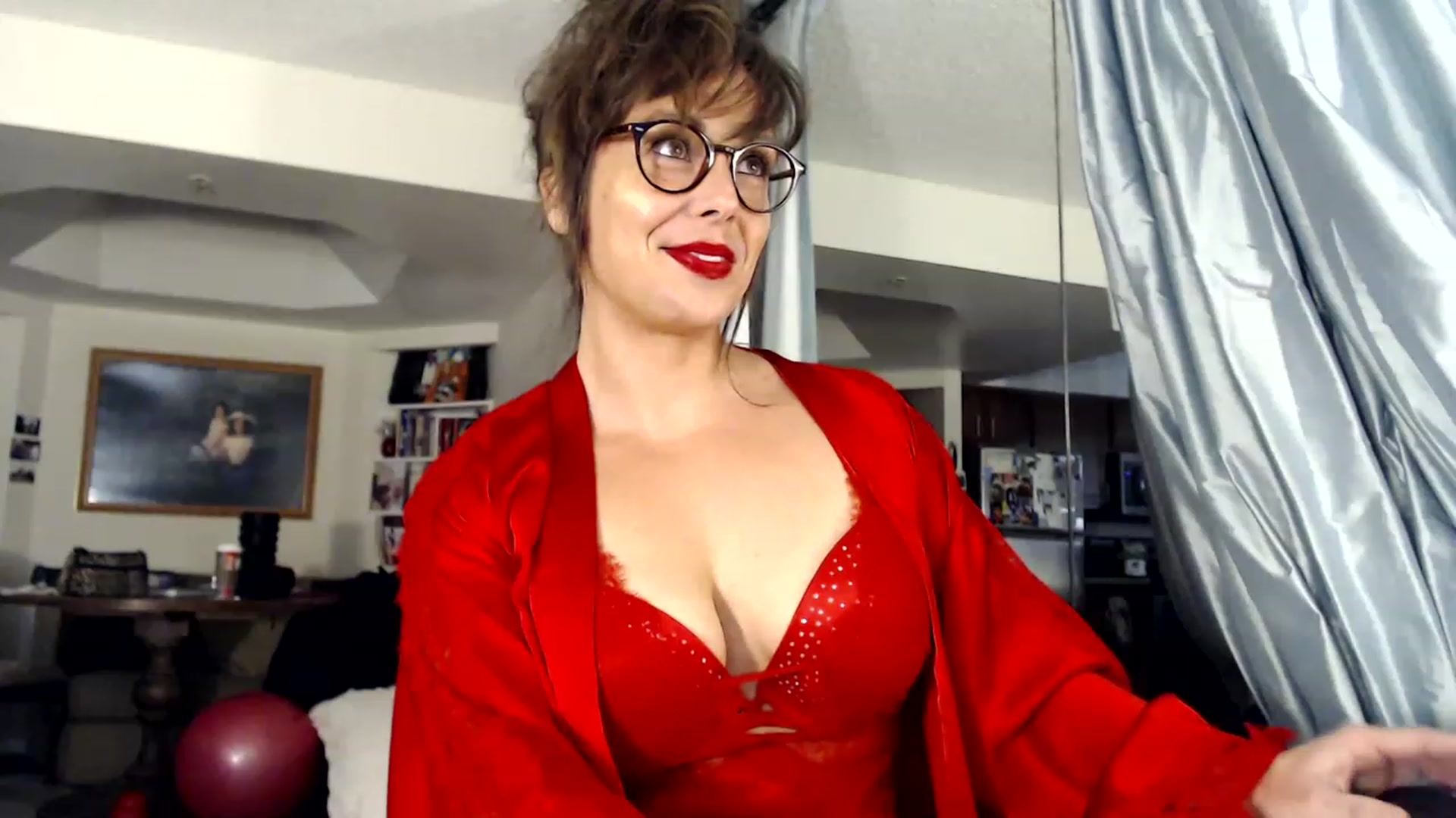 Gallery image thumbnail from TemptinDesire's myfreecams stream on, 12/25/2022, 15:33 image 5 of 20
