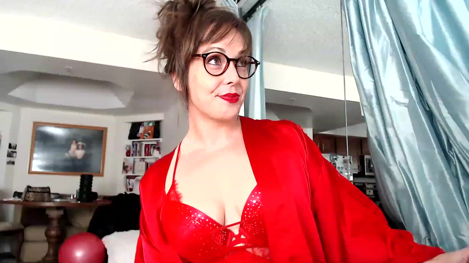 Gallery image thumbnail from TemptinDesire's myfreecams stream on, 12/25/2022, 16:10 image 5 of 20