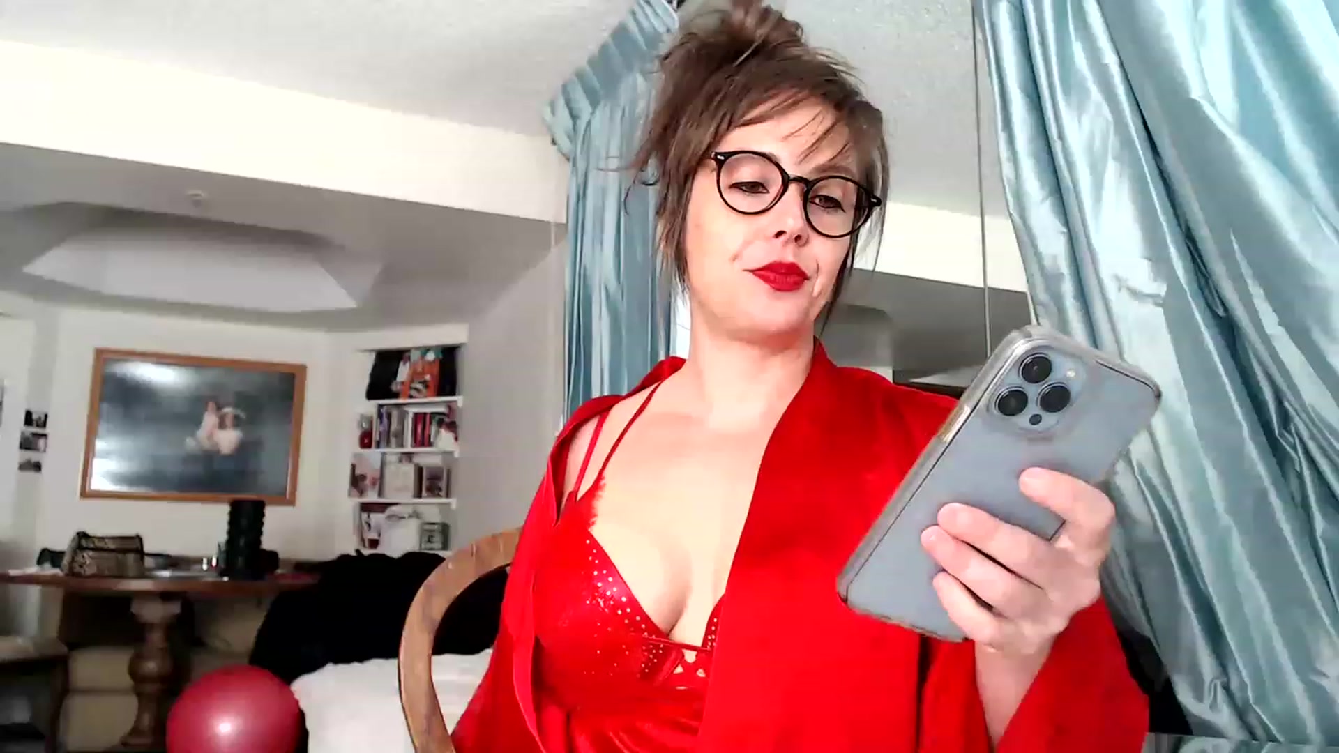 Gallery image thumbnail from TemptinDesire's myfreecams stream on, 12/25/2022, 16:10 image 3 of 20
