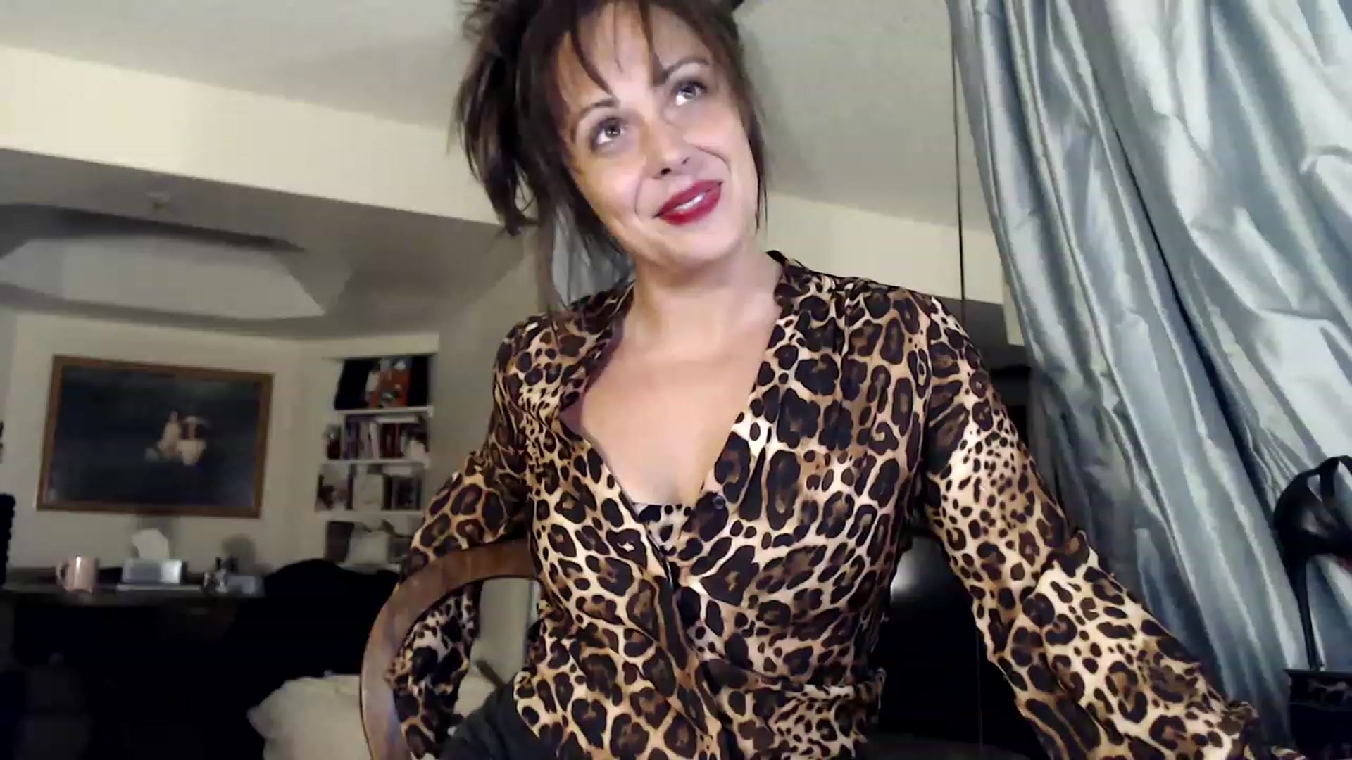 Gallery image thumbnail from TemptinDesire's myfreecams stream on, 12/31/2022, 13:01 image 6 of 20