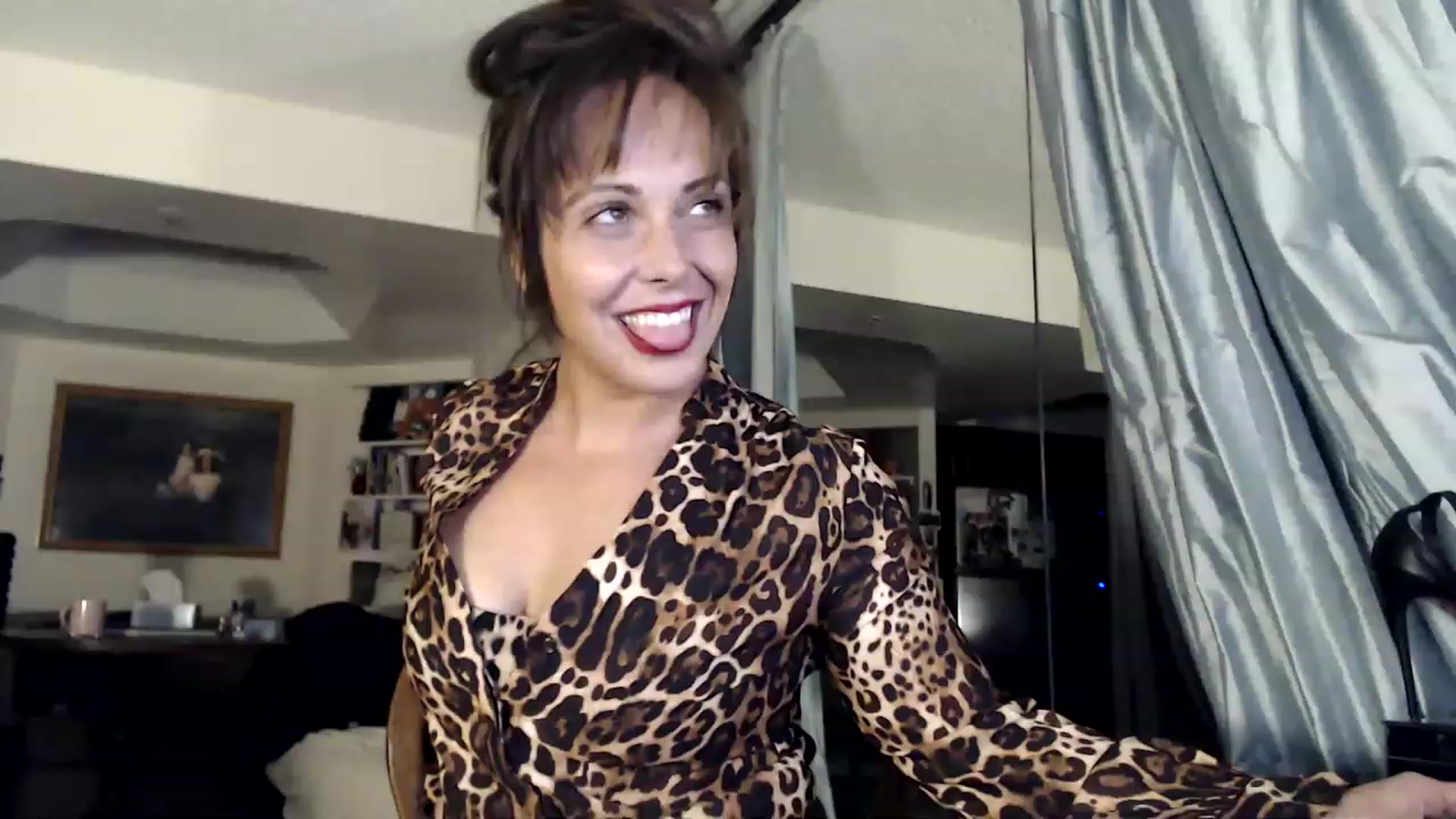 Gallery image thumbnail from TemptinDesire's myfreecams stream on, 12/31/2022, 13:01 image 2 of 20