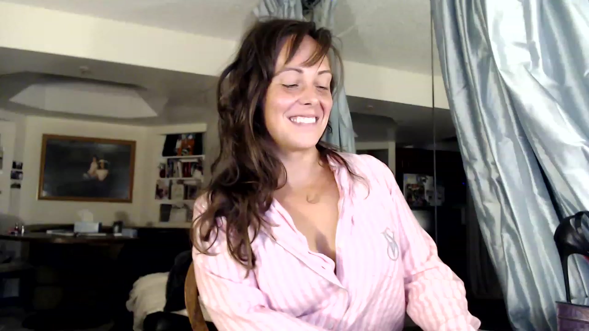 Gallery image thumbnail from TemptinDesire's myfreecams stream on, 01/02/2023, 13:03 image 6 of 20
