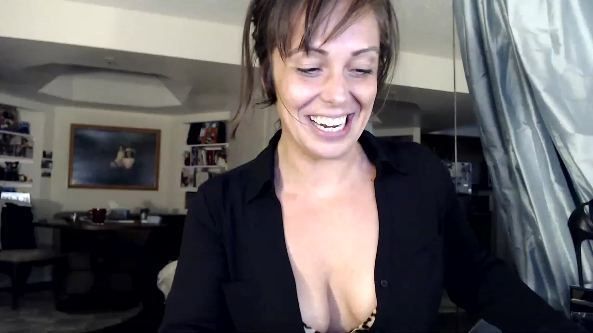 Gallery image thumbnail from TemptinDesire's myfreecams stream on, 01/04/2023, 15:39 image 7 of 20
