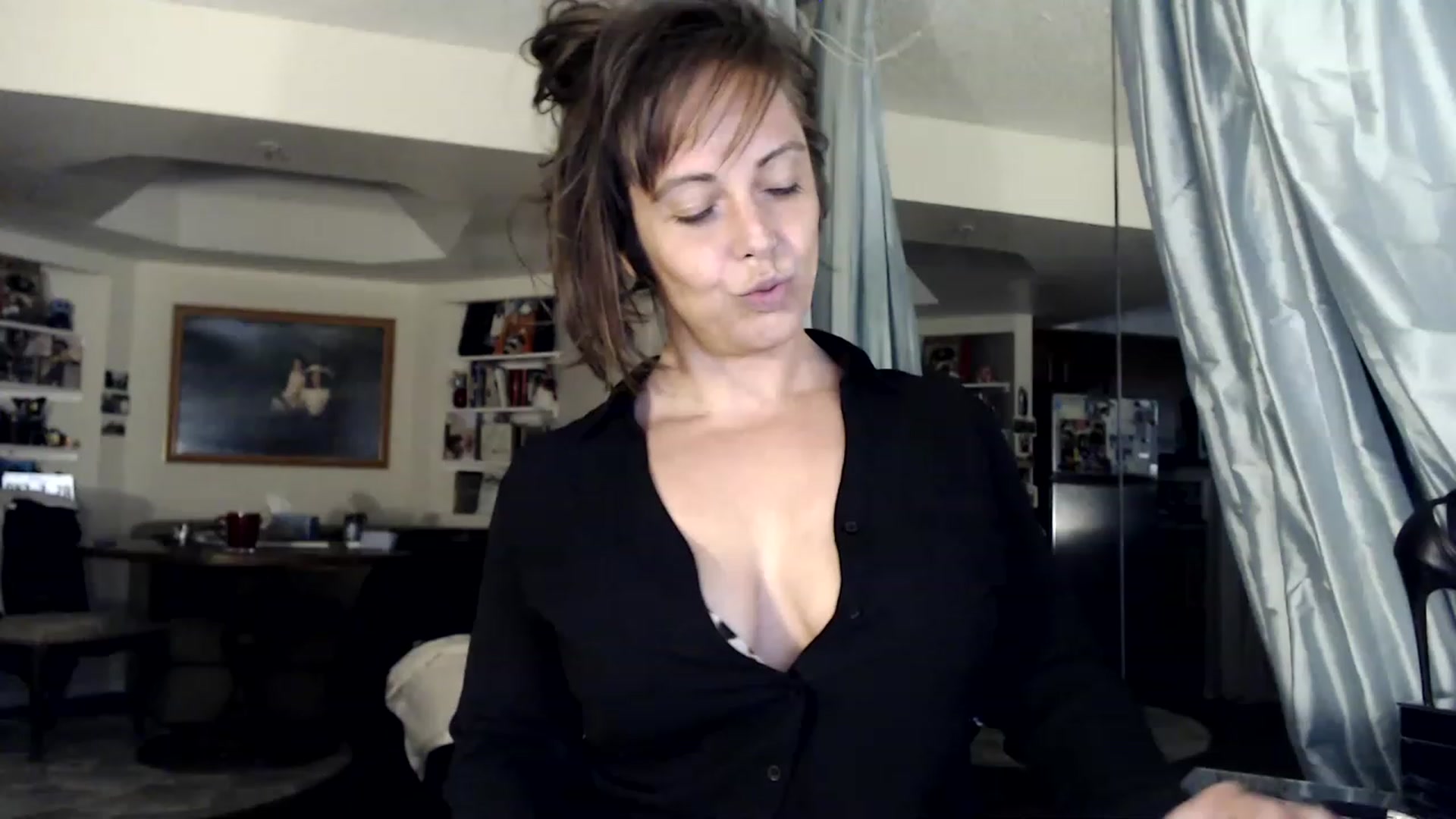 Gallery image thumbnail from TemptinDesire's myfreecams stream on, 01/04/2023, 15:39 image 15 of 20