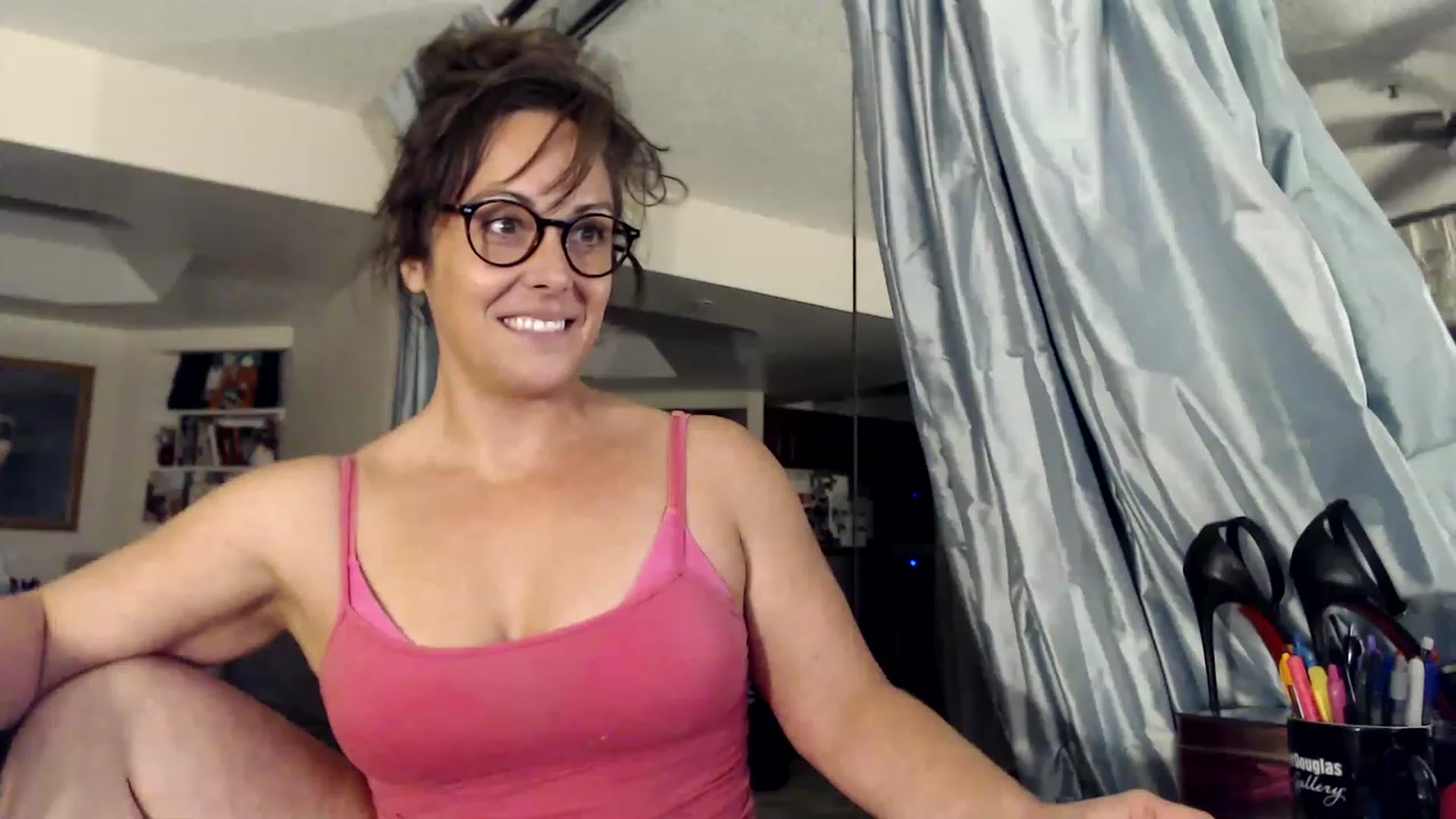 Gallery image thumbnail from TemptinDesire's myfreecams stream on, 01/16/2023, 14:39 image 10 of 20