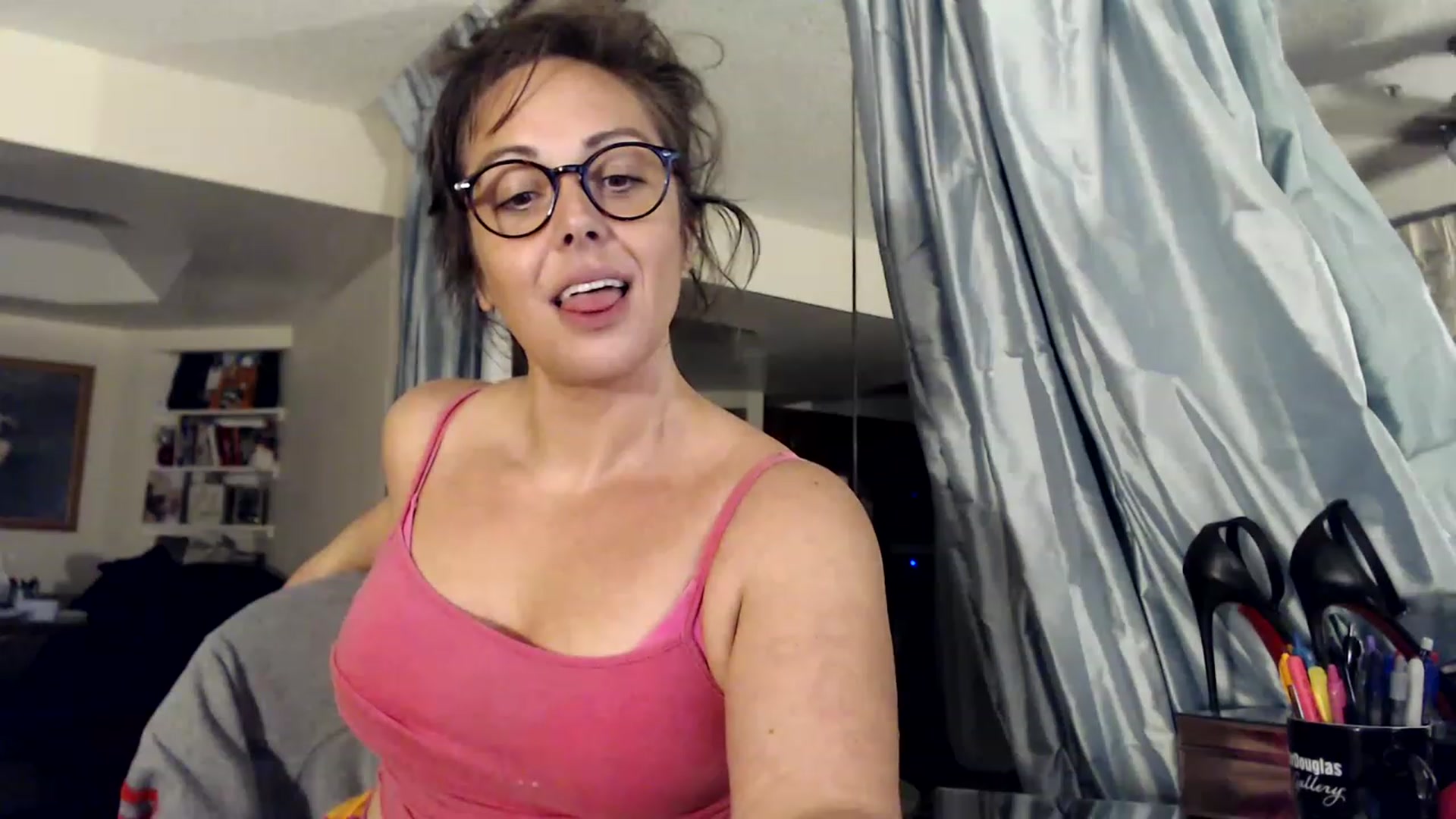 Gallery image thumbnail from TemptinDesire's myfreecams stream on, 01/16/2023, 14:39 image 12 of 20