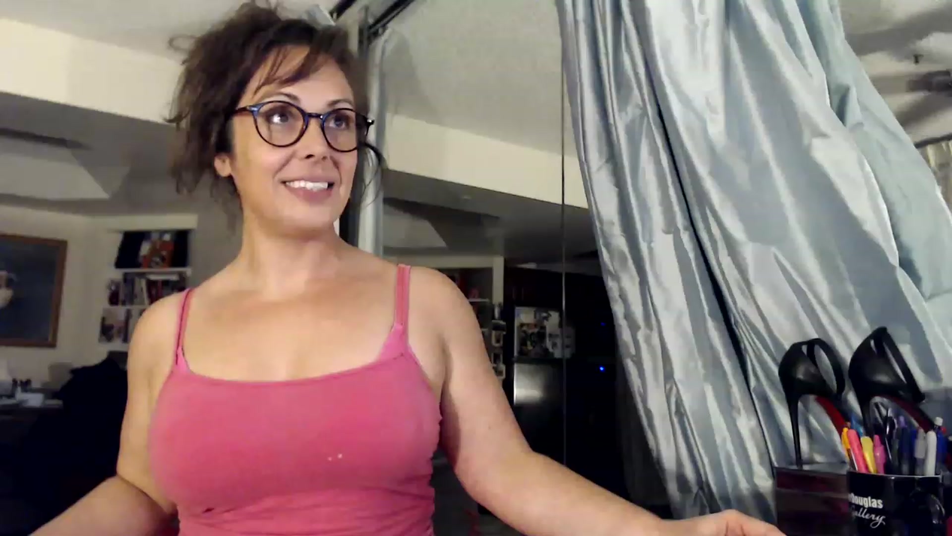 Gallery image thumbnail from TemptinDesire's myfreecams stream on, 01/16/2023, 14:39 image 16 of 20