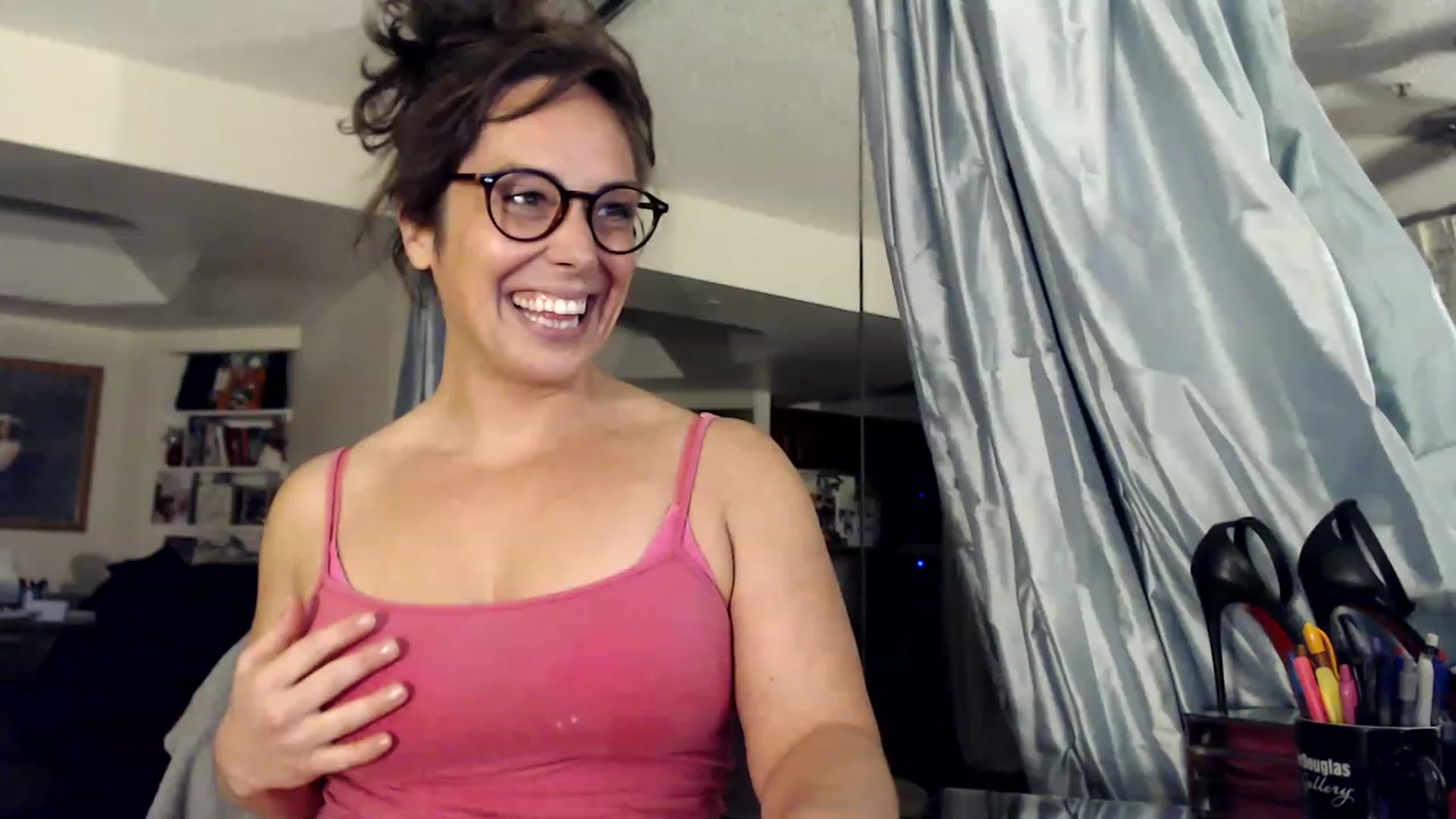 Gallery image thumbnail from TemptinDesire's myfreecams stream on, 01/16/2023, 15:06 image 3 of 20