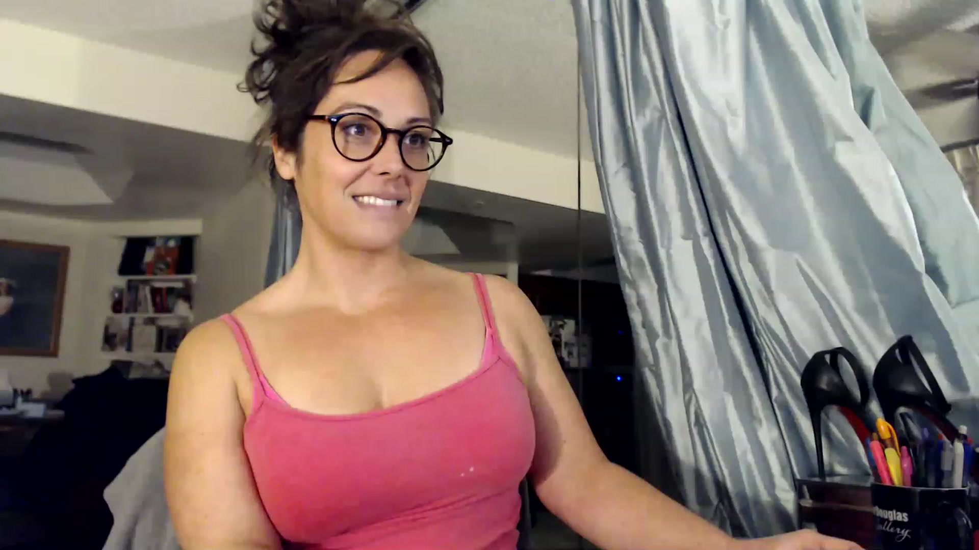 Gallery image thumbnail from TemptinDesire's myfreecams stream on, 01/16/2023, 15:06 image 6 of 20