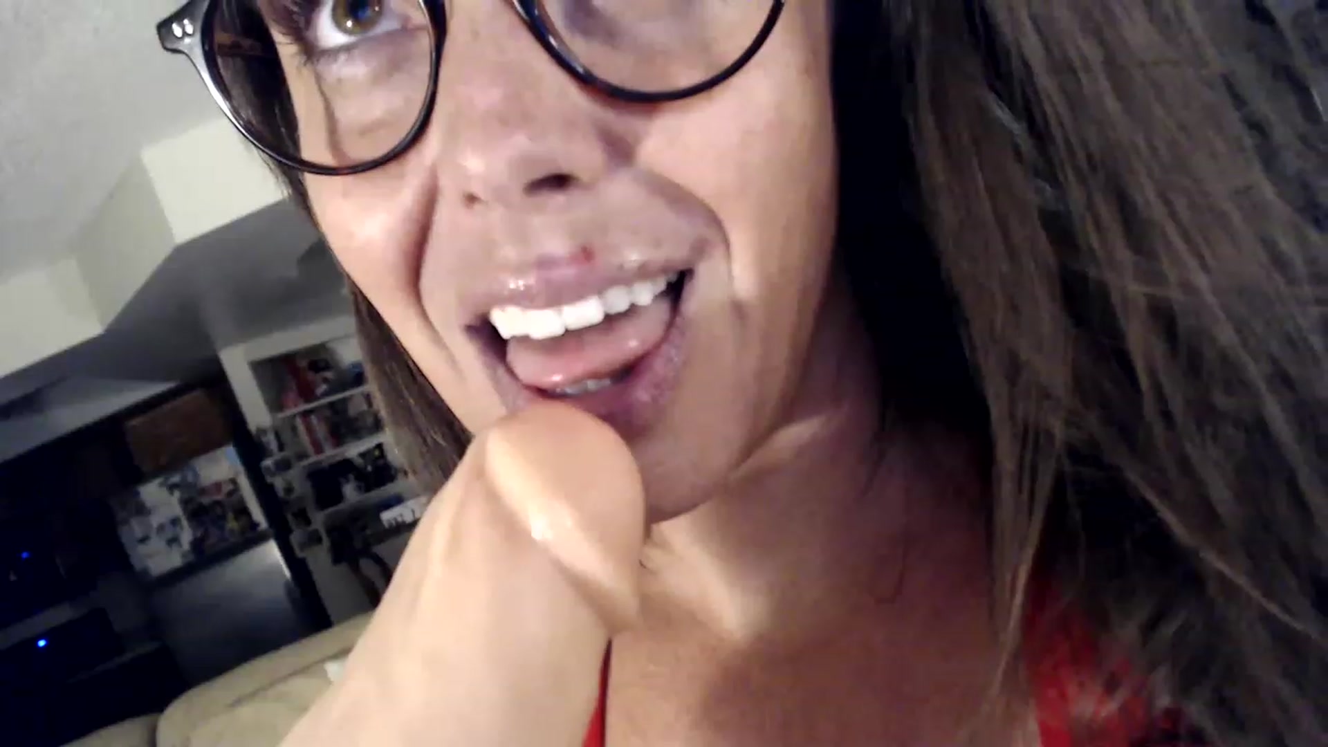 Gallery image thumbnail from TemptinDesire's myfreecams stream on, 04/16/2023, 12:27 image 14 of 20