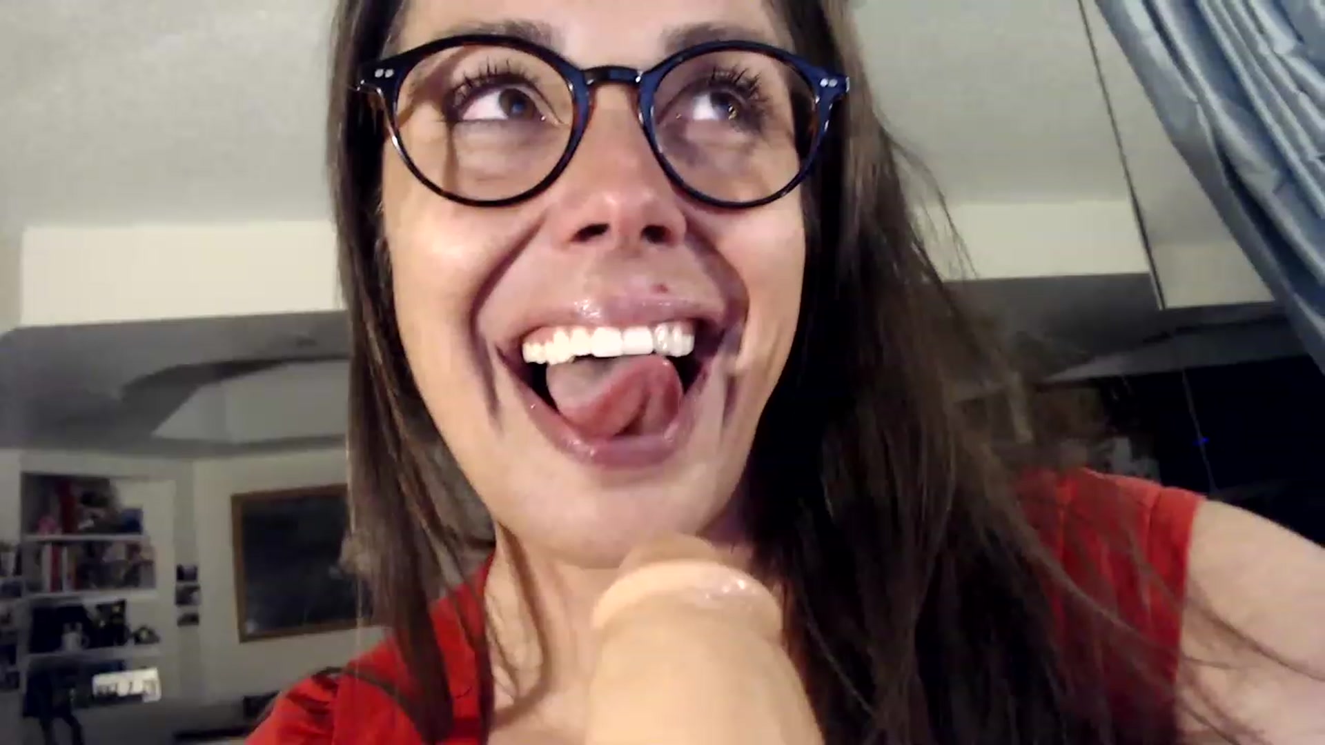 Gallery image thumbnail from TemptinDesire's myfreecams stream on, 04/16/2023, 12:27 image 15 of 20