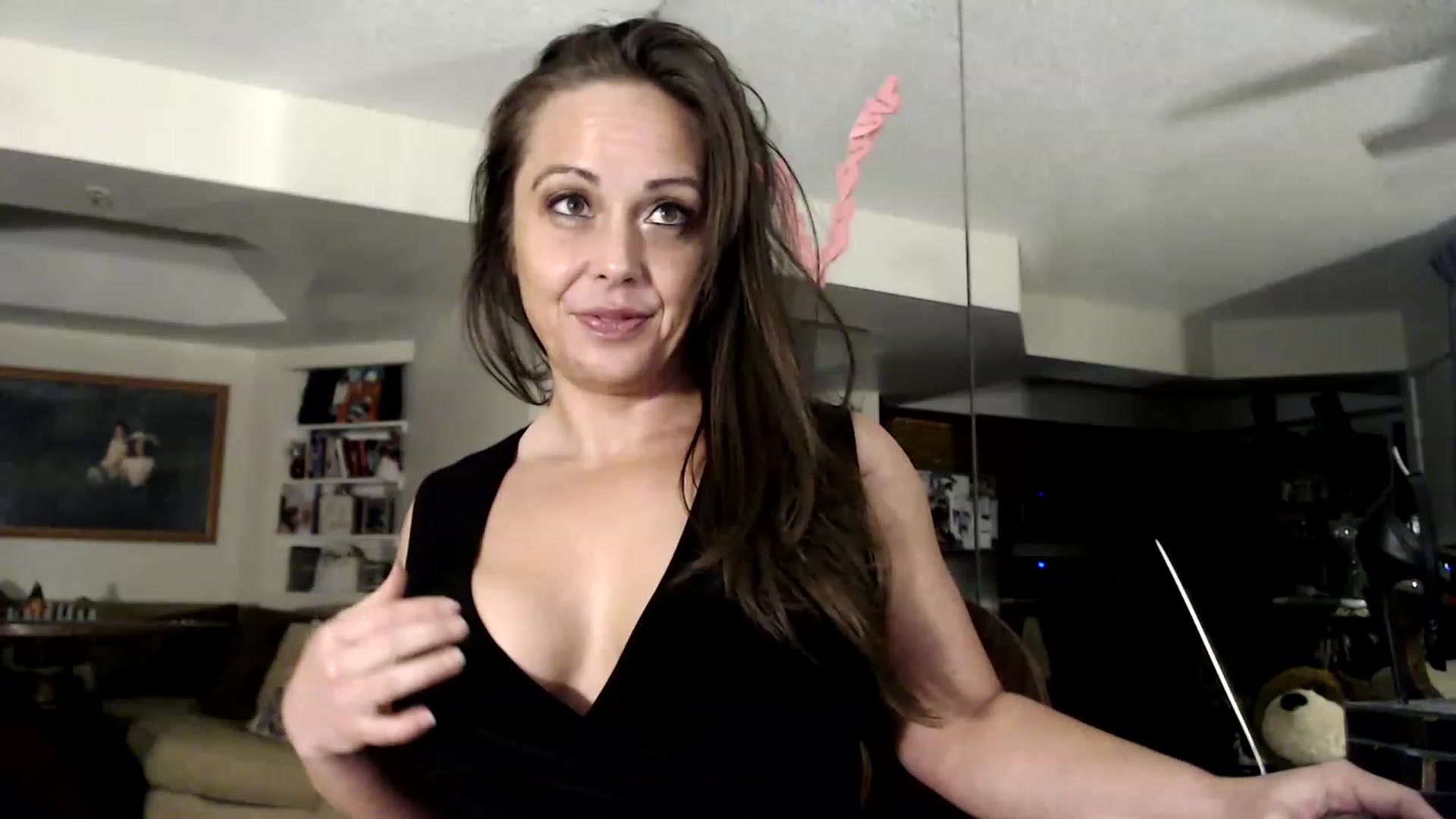 Gallery image thumbnail from TemptinDesire's myfreecams stream on, 06/19/2023, 11:34 image 19 of 20