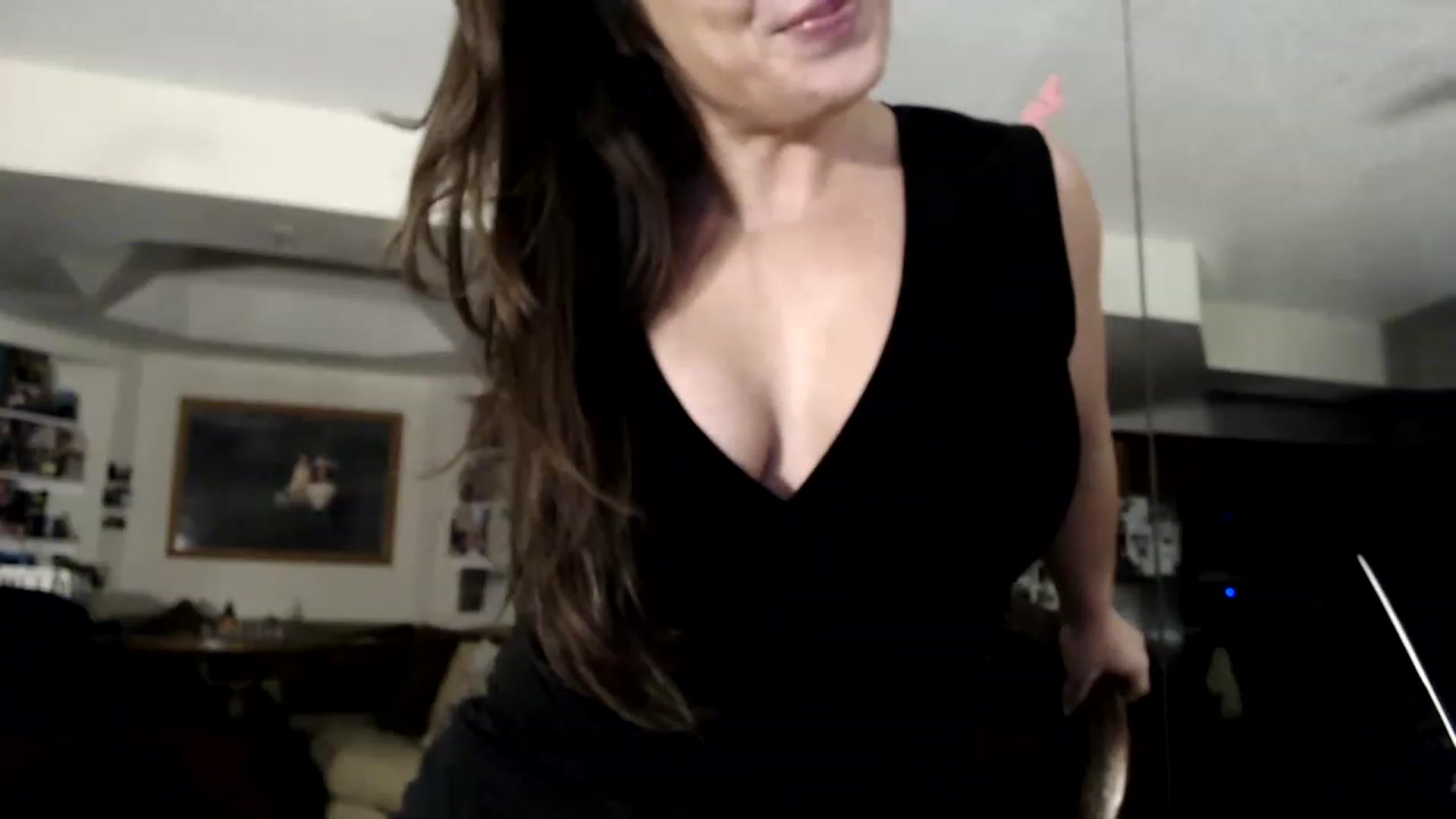 Gallery image thumbnail from TemptinDesire's myfreecams stream on, 06/19/2023, 11:34 image 16 of 20