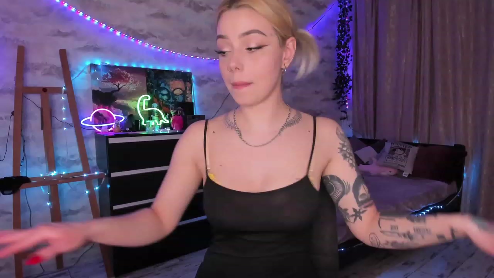 Gallery image thumbnail from TemptingSiren's myfreecams stream on, 02/04/2024, 24:26 image 18 of 20