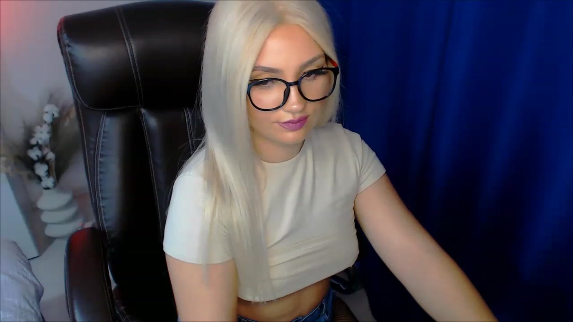 Gallery image thumbnail from TemptressJade's myfreecams stream on, 11/27/2022, 12:35 image 16 of 20