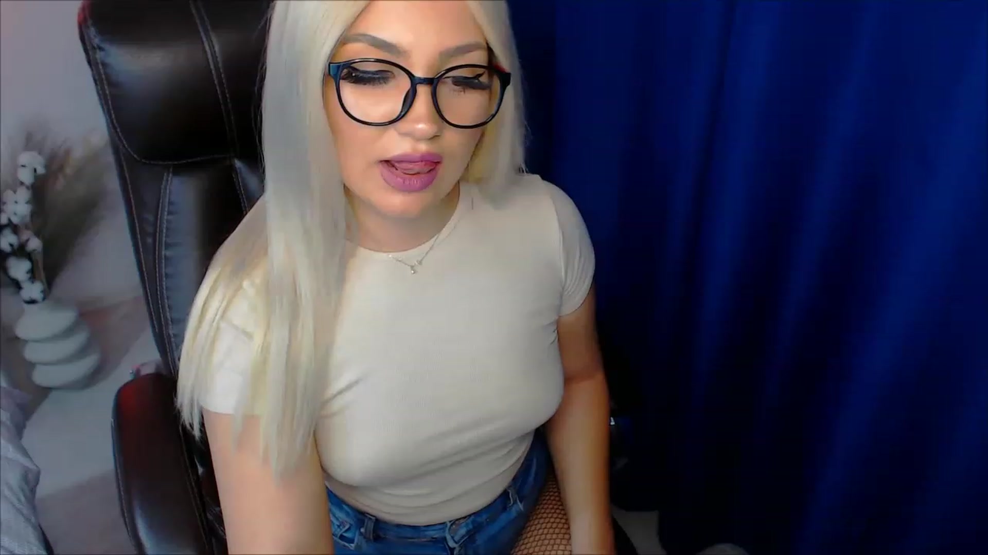 Gallery image thumbnail from TemptressJade's myfreecams stream on, 11/27/2022, 12:35 image 6 of 20