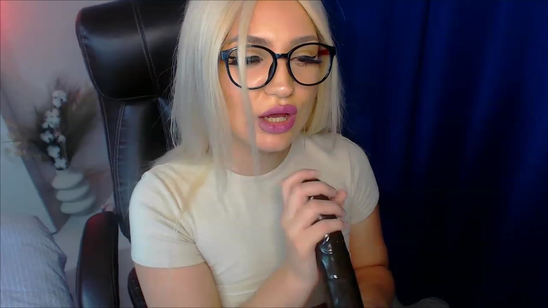 Gallery image thumbnail from TemptressJade's myfreecams stream on, 11/27/2022, 13:16 image 8 of 20