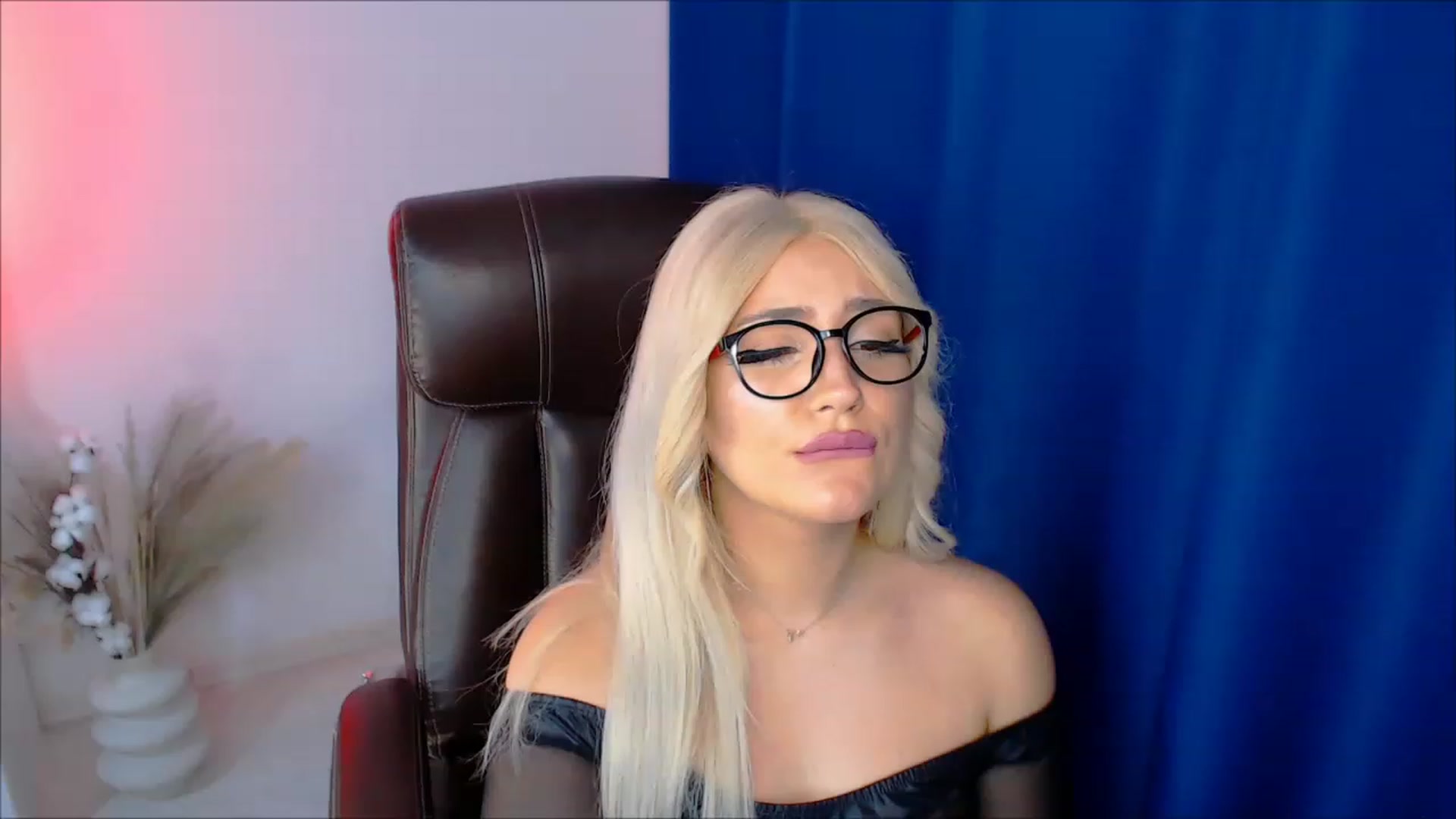 Gallery image thumbnail from TemptressJade's myfreecams stream on, 12/04/2022, 10:48 image 9 of 20