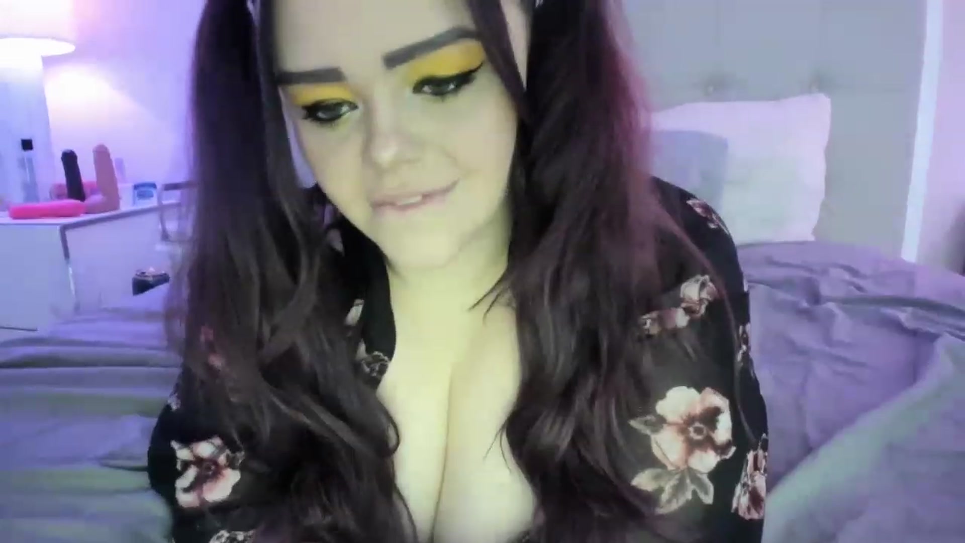 Gallery image thumbnail from TemptressV's myfreecams stream on, 12/05/2022, 01:21 image 14 of 20