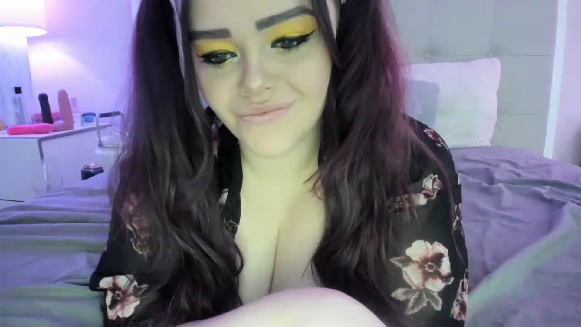 Gallery image thumbnail from TemptressV's myfreecams stream on, 12/05/2022, 01:21 image 17 of 20