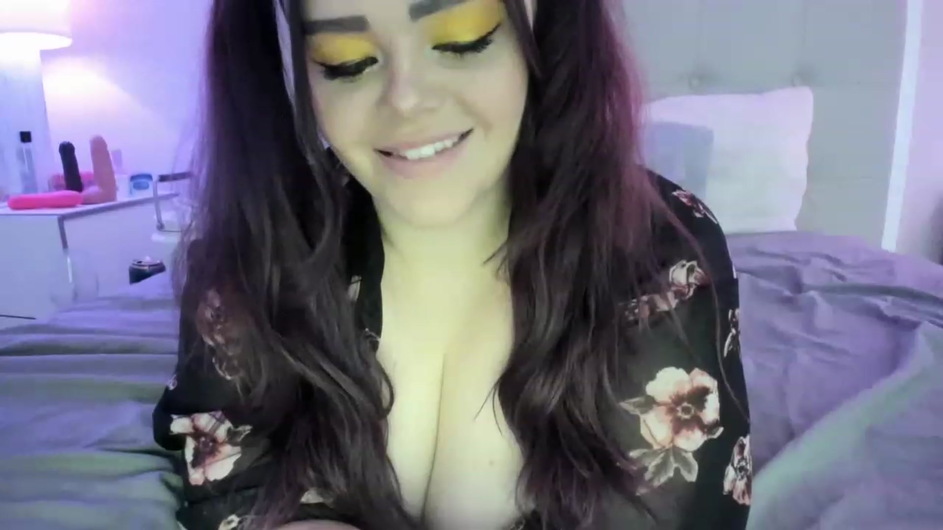 Gallery image thumbnail from TemptressV's myfreecams stream on, 12/05/2022, 01:21 image 15 of 20