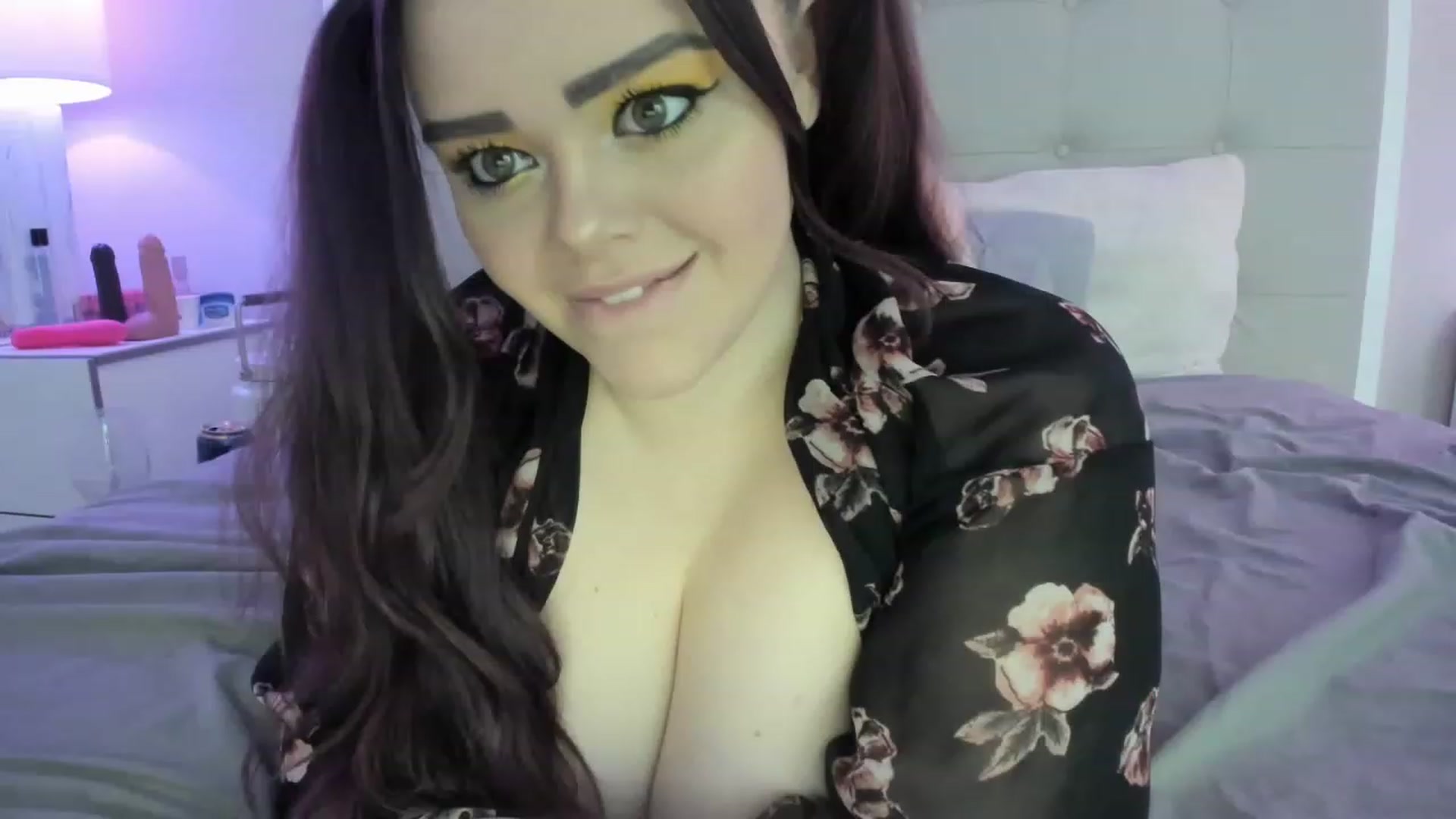 Gallery image thumbnail from TemptressV's myfreecams stream on, 12/05/2022, 01:21 image 4 of 20