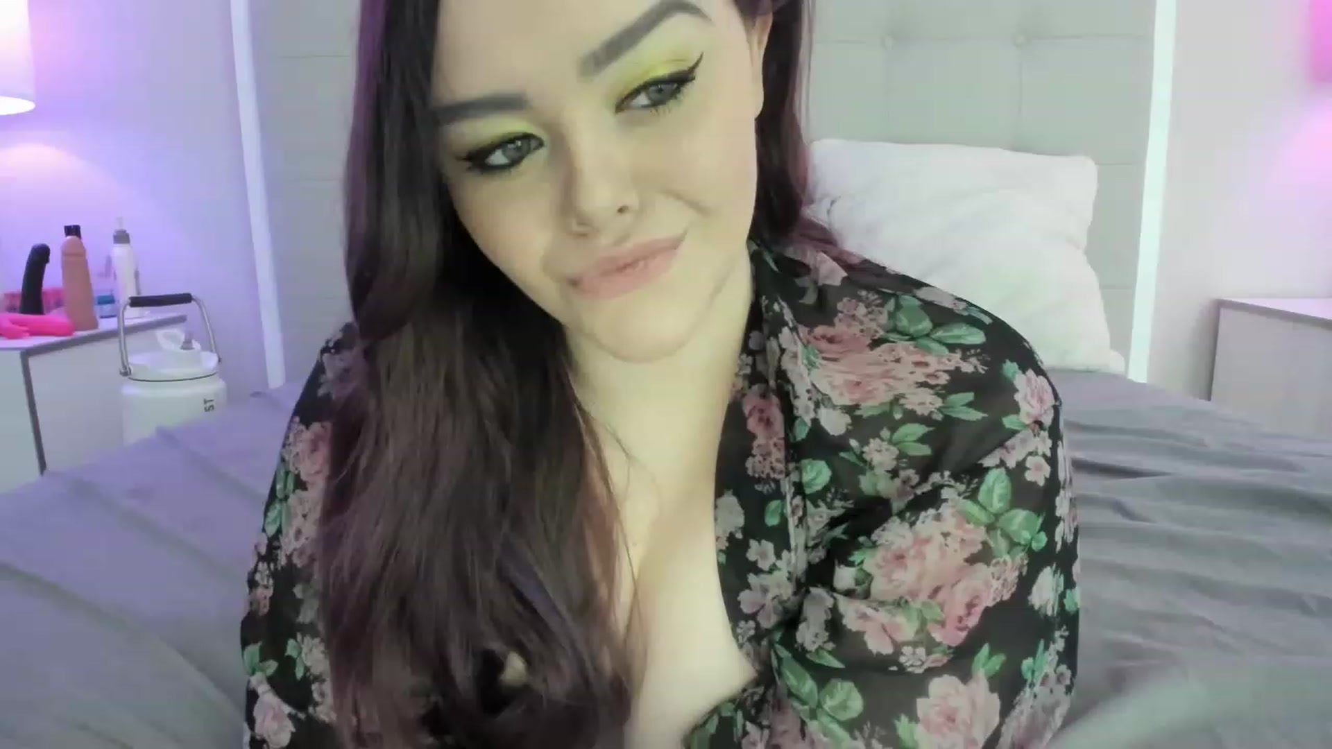 Gallery image thumbnail from TemptressV's myfreecams stream on, 12/12/2022, 07:35 image 5 of 20