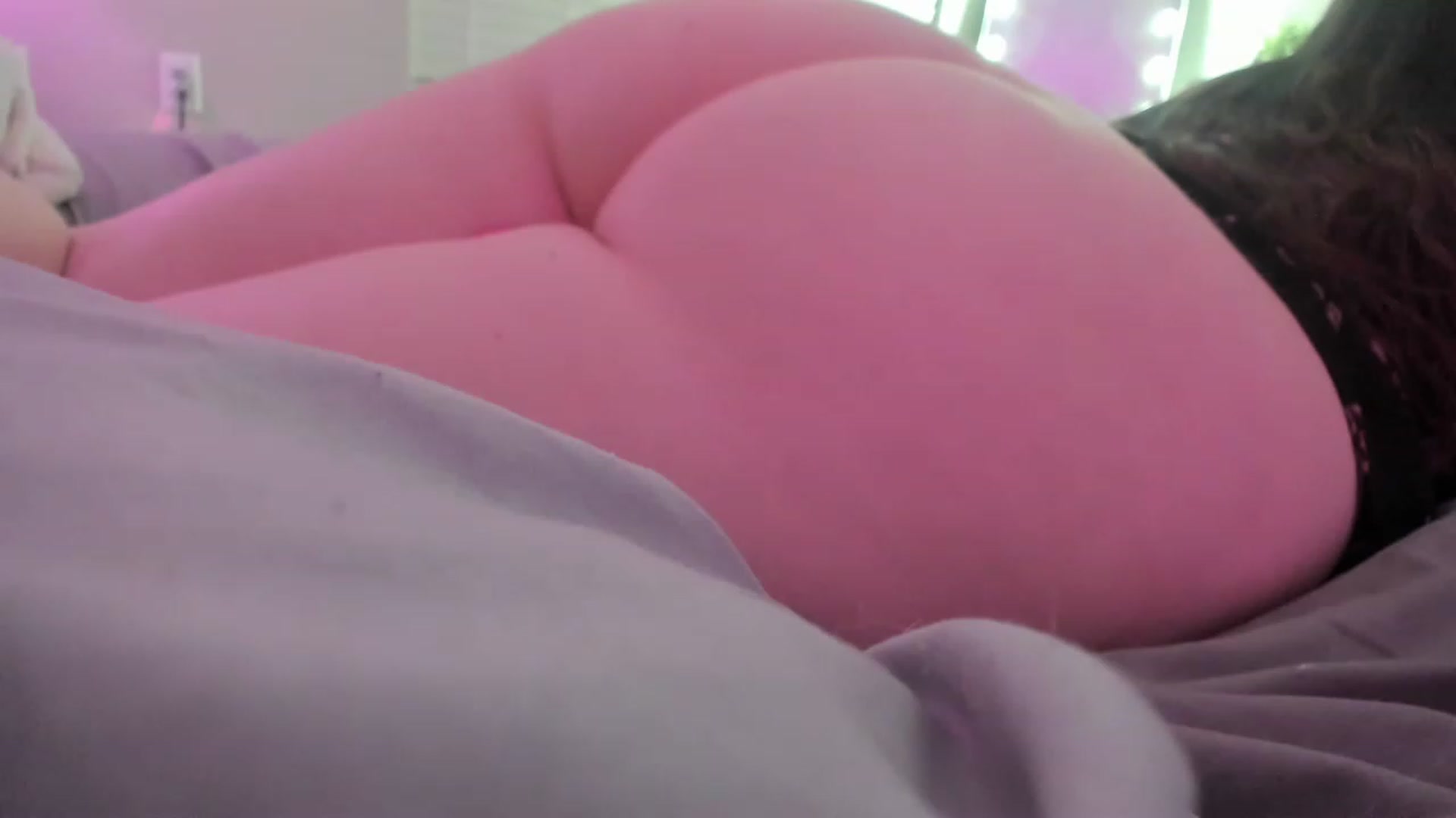 Gallery image thumbnail from TemptressV's myfreecams stream on, 12/29/2022, 10:00 image 16 of 20