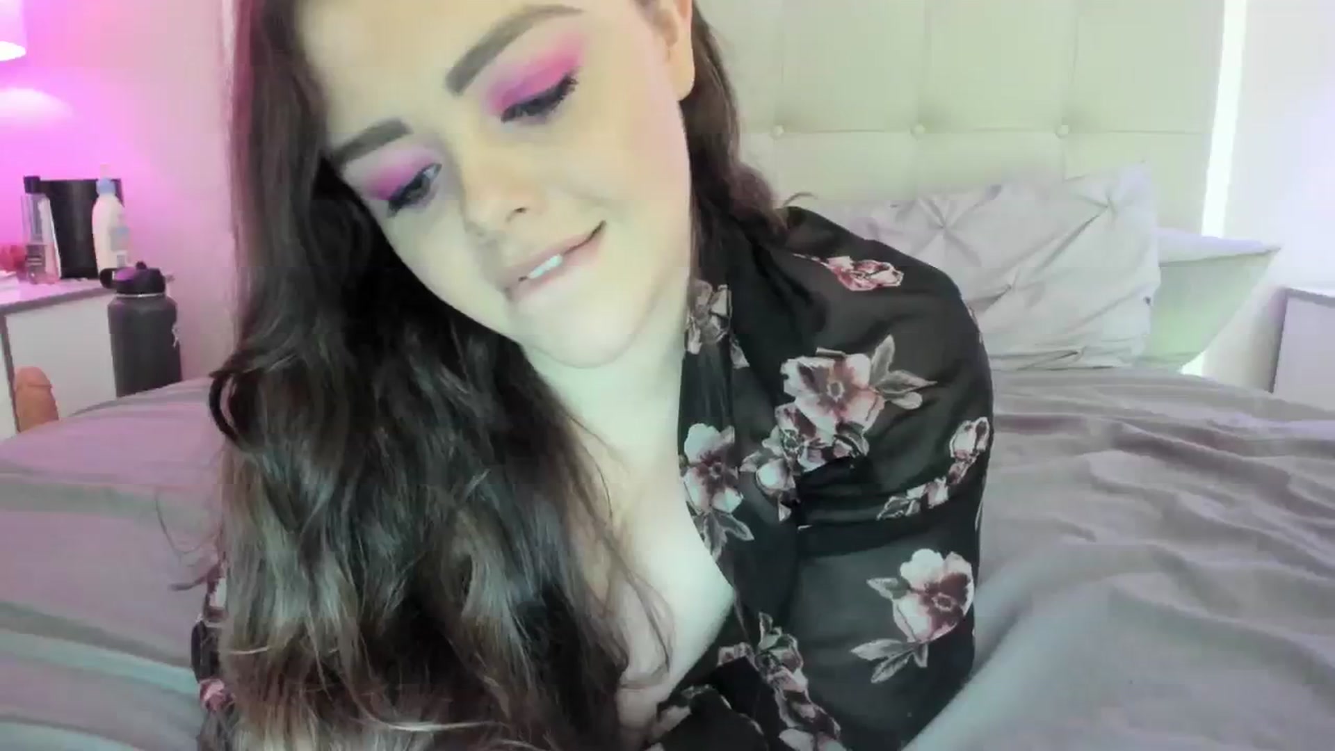 Gallery image thumbnail from TemptressV's myfreecams stream on, 08/06/2023, 07:08 image 17 of 20