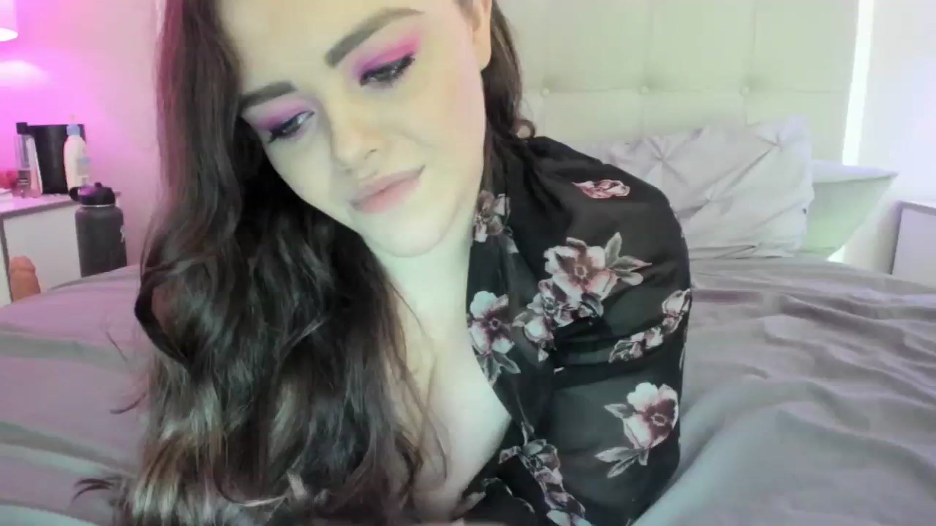 Gallery image thumbnail from TemptressV's myfreecams stream on, 08/06/2023, 07:08 image 9 of 20